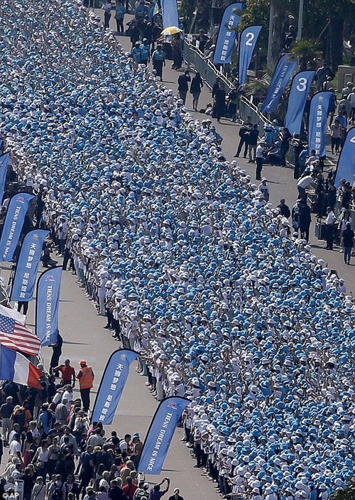 Dòng người đông và dài kỷ lục của nhân viên Tiens