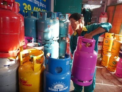 Gas giam gia 14.000 dong mot binh hinh anh