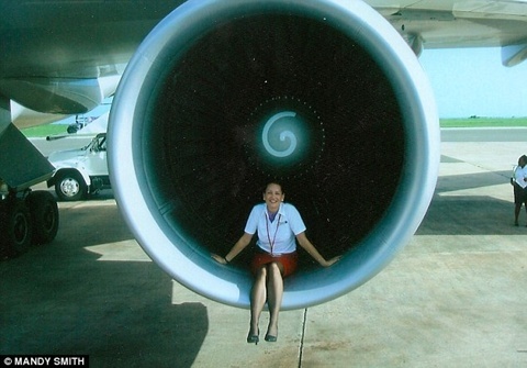 Cuoc song 'tren troi' cua tiep vien hang khong quoc te hinh anh