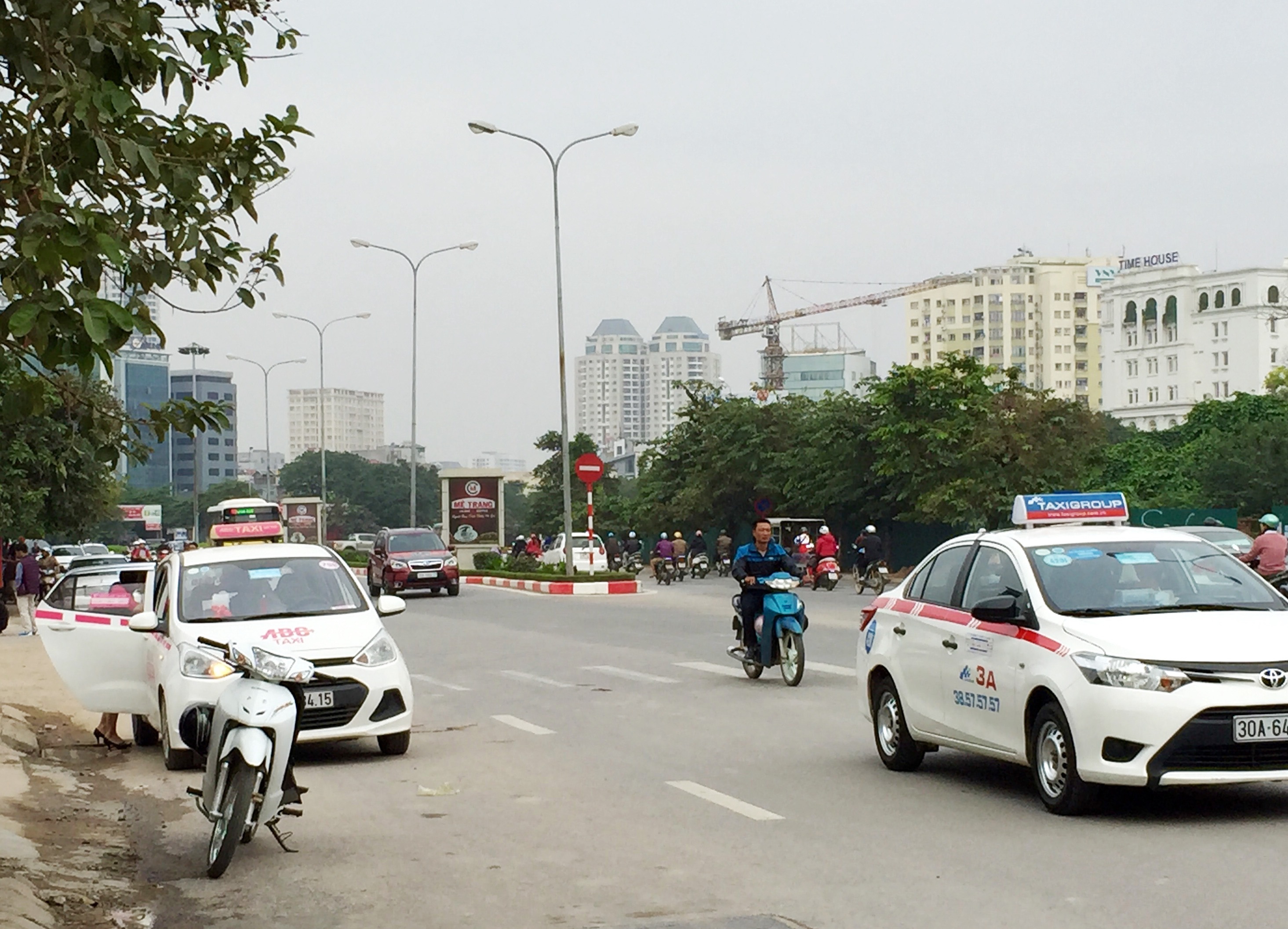 Ganh nang nop to cua tai xe taxi hinh anh