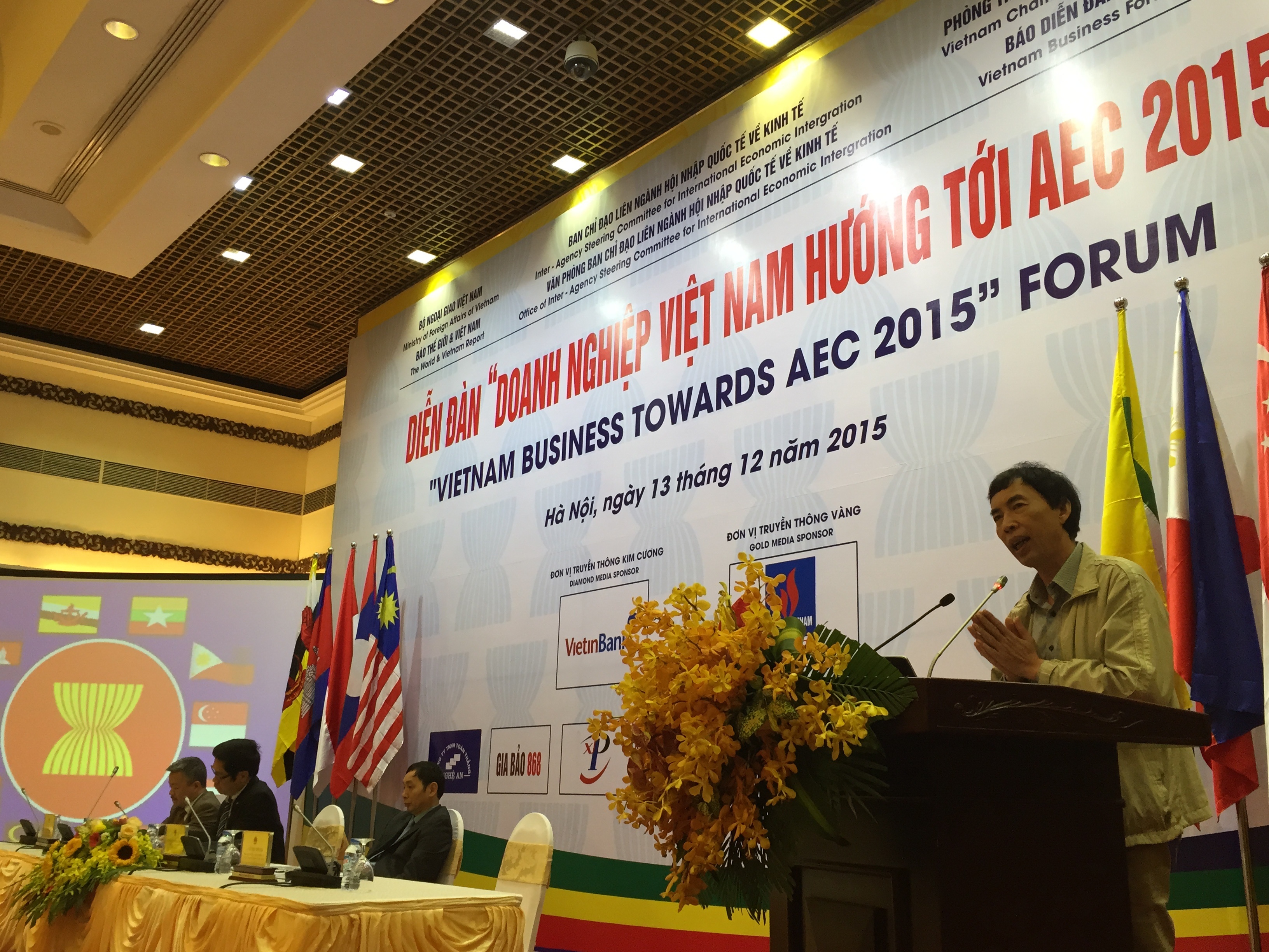 'AEC khong chi day Viet Nam kiem tien, ma con la tien xanh' hinh anh