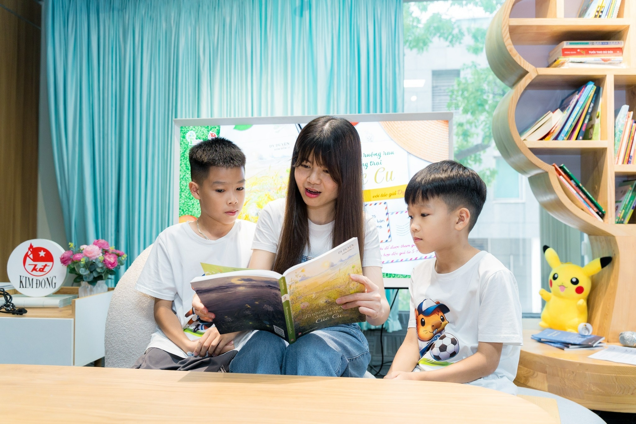 Khach toi nhieu gap ba, doanh thu nha sach tang cao dip he hinh anh