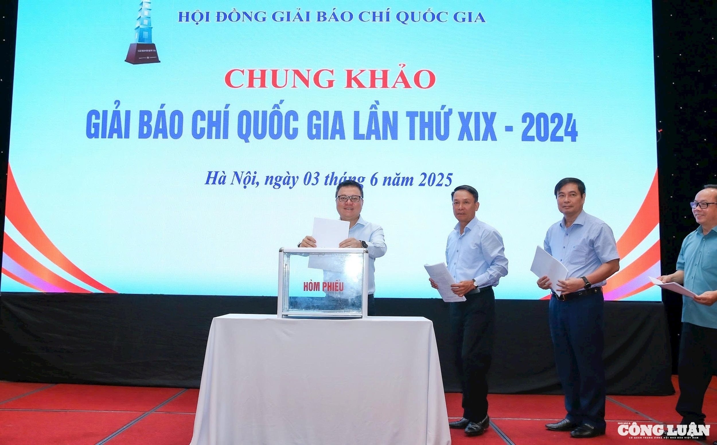giai bao chi anh 1