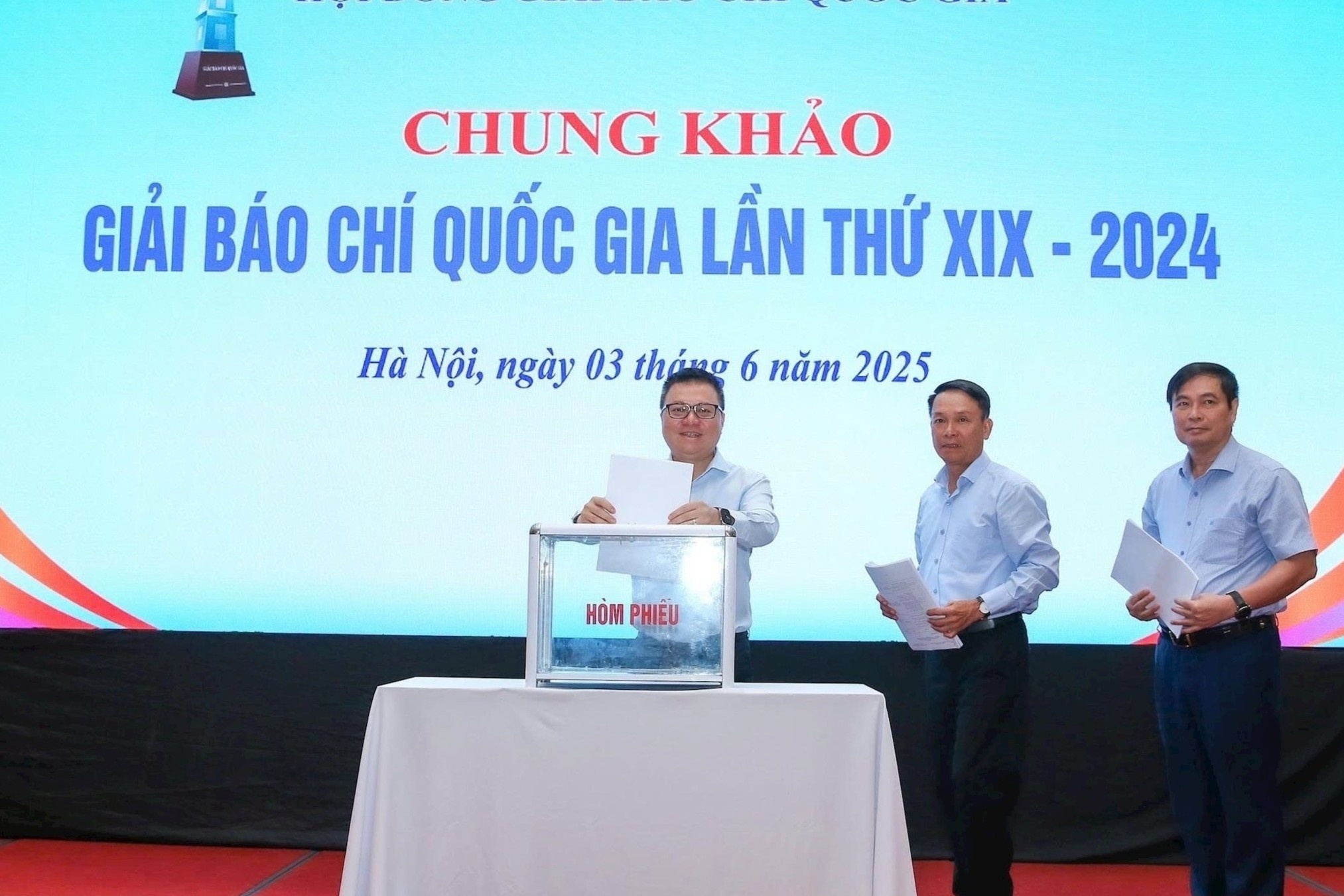 125 tac pham doat Giai Bao chi Quoc gia lan thu XIX hinh anh