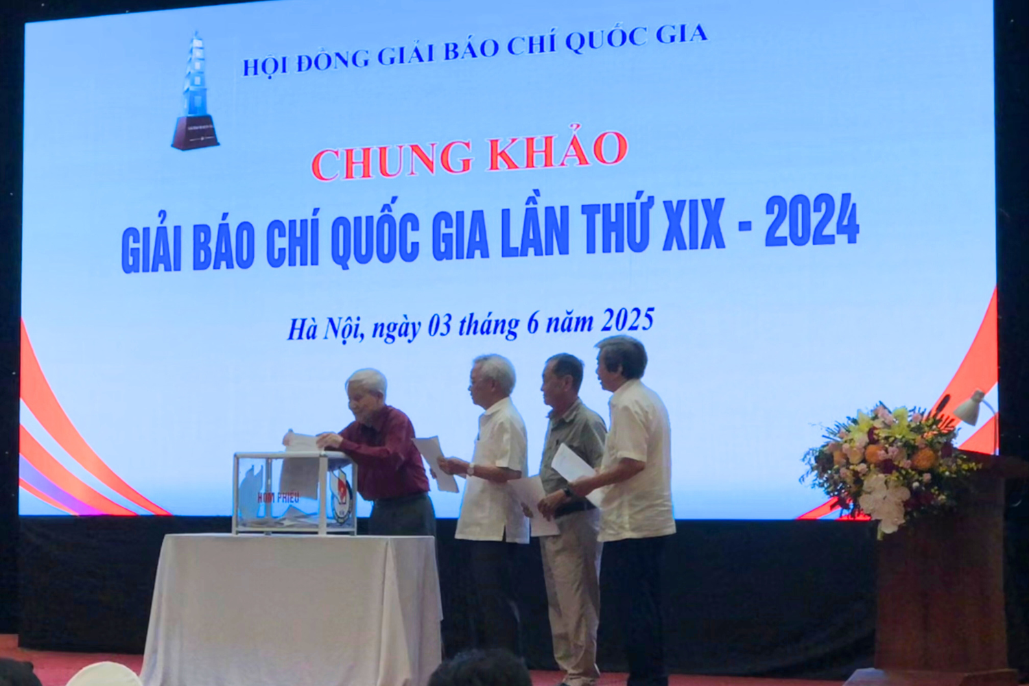 giai thuong bao chi,  bao sang tao,  da phuong tien anh 2