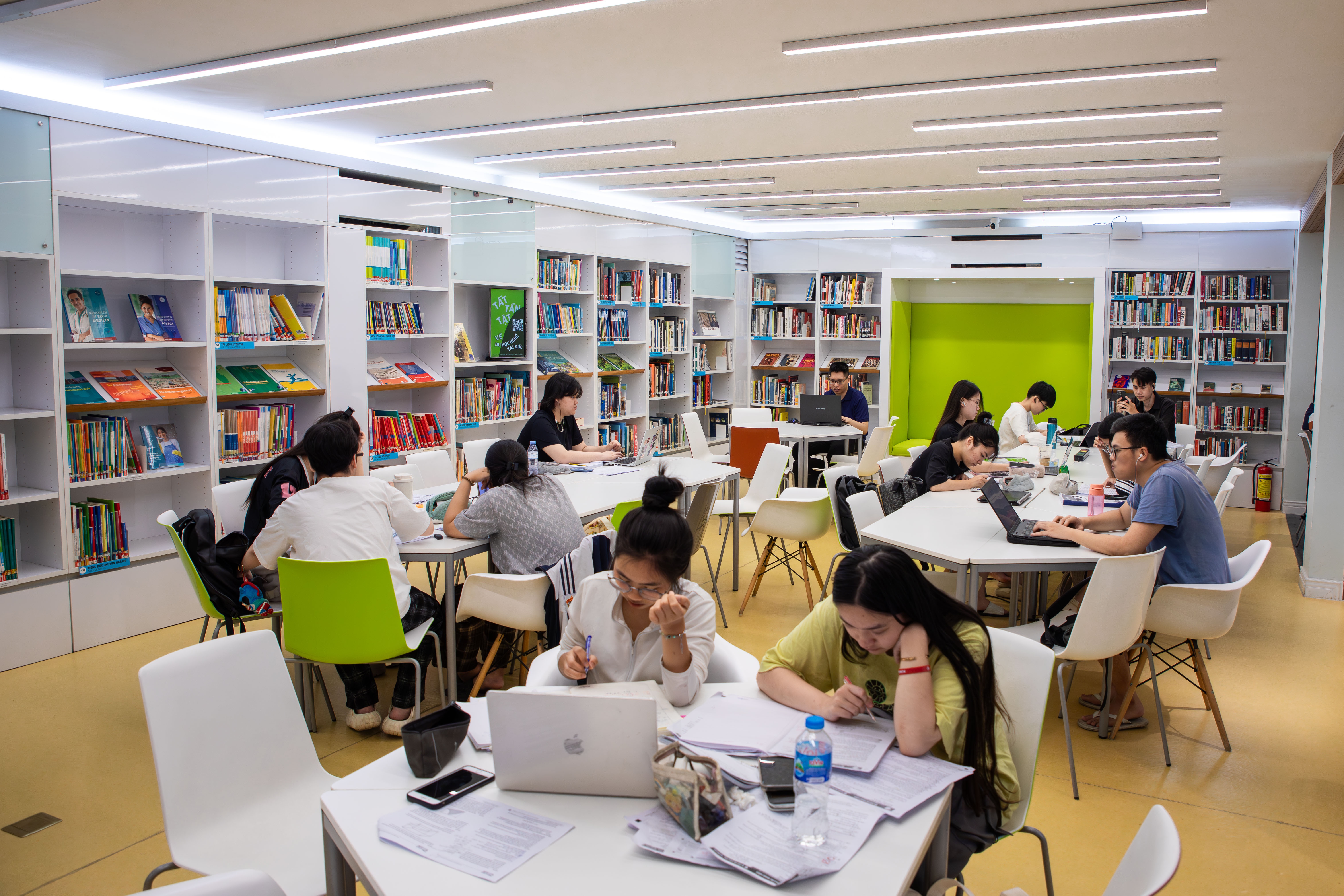 thu vien doc sach,  thu vien mien phi,  khong gian van hoa,  van hoc Duc anh 8