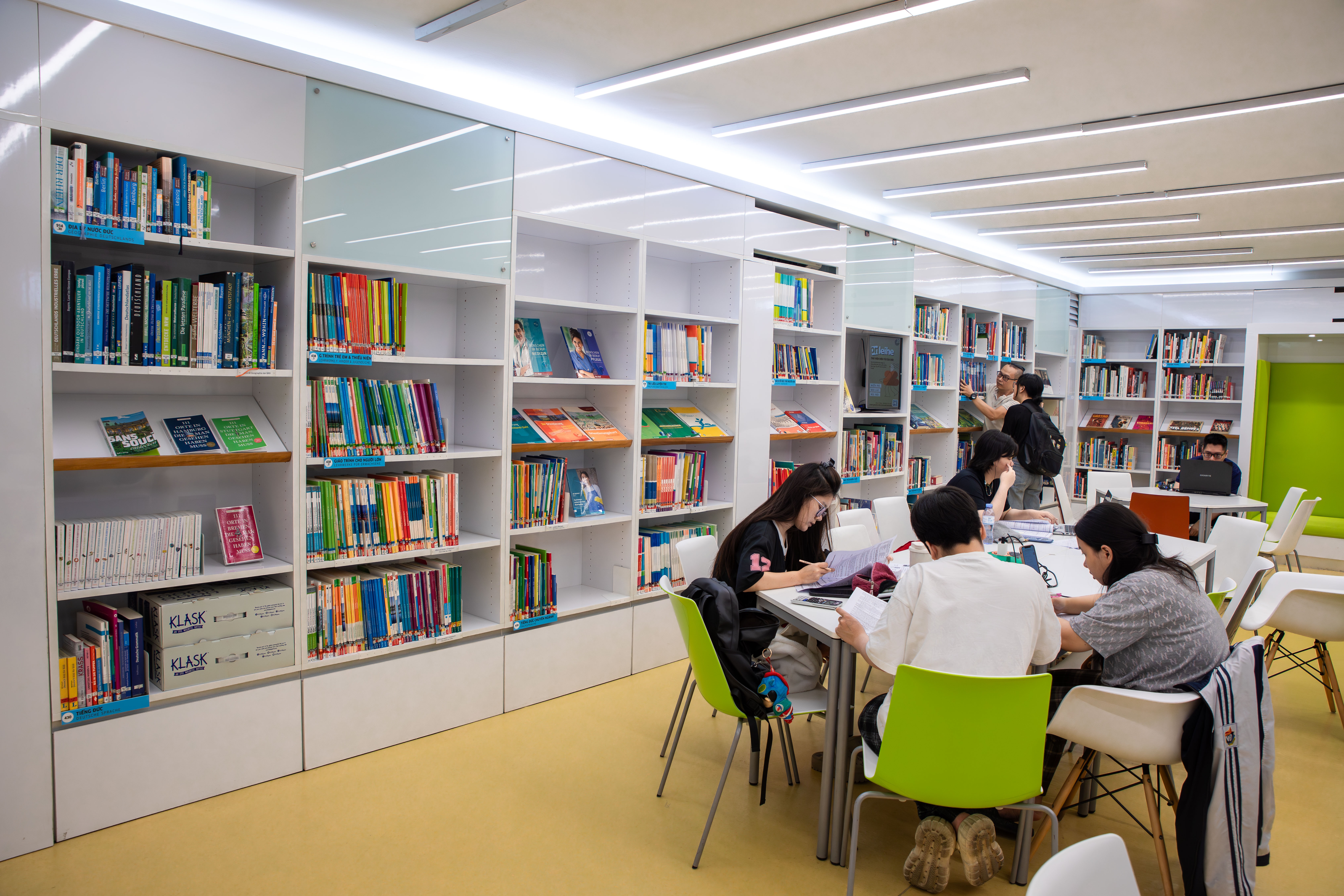 thu vien doc sach,  thu vien mien phi,  khong gian van hoa,  van hoc Duc anh 9