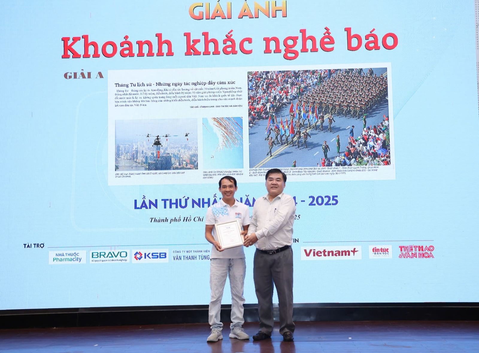 Giai thuong bao chi,  ky niem nganh bao,  khoanh khac nghe bao,  trung bay anh anh 8