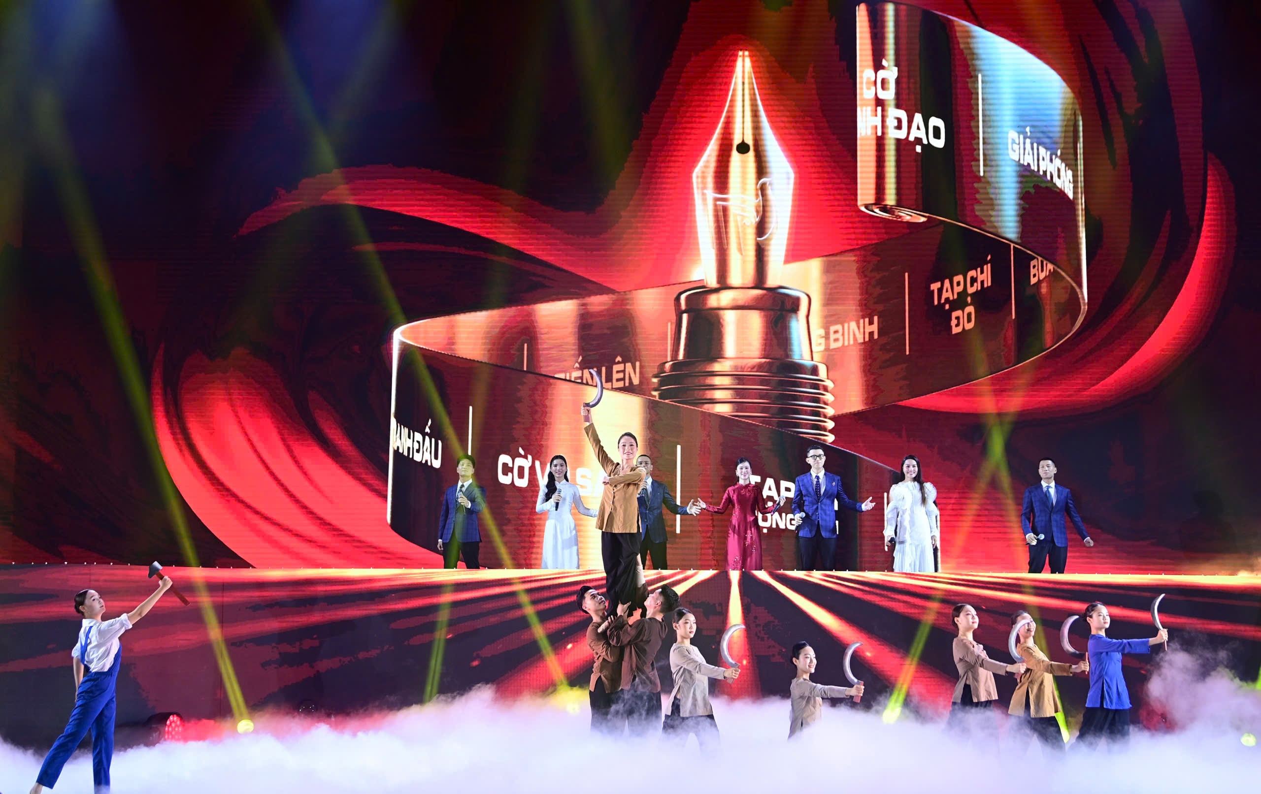 Giải báo chí, kỷ niệm báo chí, lễ trao giải, giải thưởng báo, báo chí sáng tạo ảnh 2 Giai bao chi, ky niem bao chi, le trao giai, giai thuong bao, bao chi sang tao anh 2