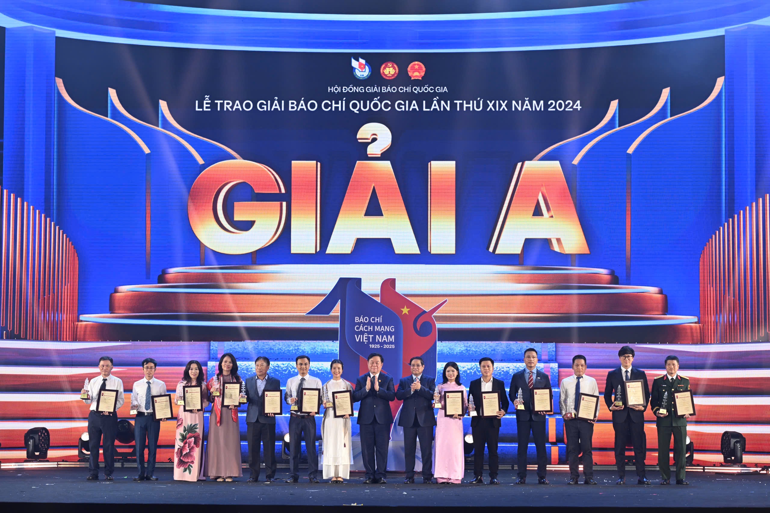 Giải báo chí, kỷ niệm báo chí, lễ trao giải, giải thưởng báo, báo chí sáng tạo ảnh 12 Giai bao chi, ky niem bao chi, le trao giai, giai thuong bao, bao chi sang tao anh 12