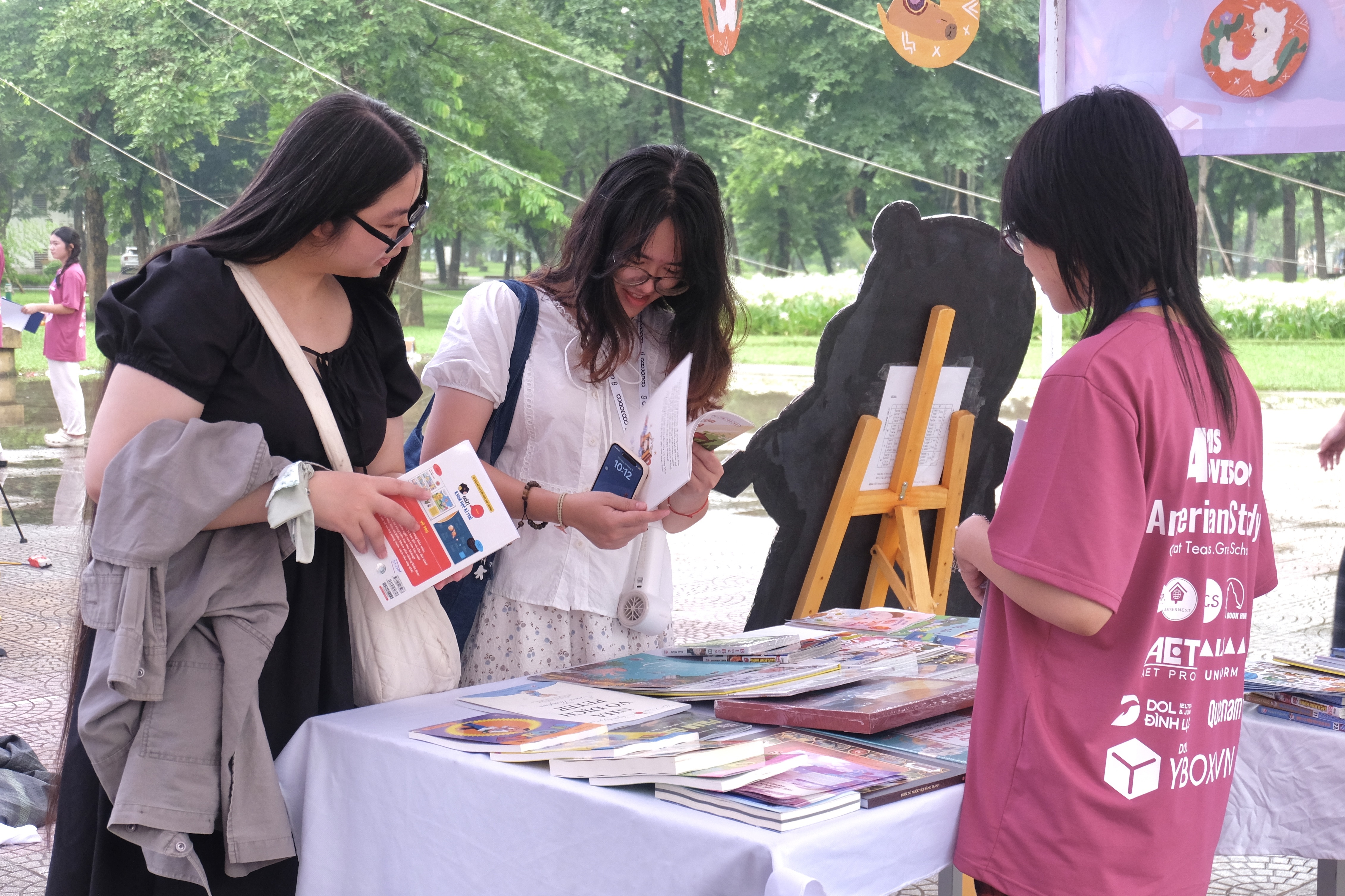 su kien sach,  hoi cho sach,  Amsterdam Ha Noi,  sach thieu nhi,  cau lac bo Ams,  The Hidden Book anh 1
