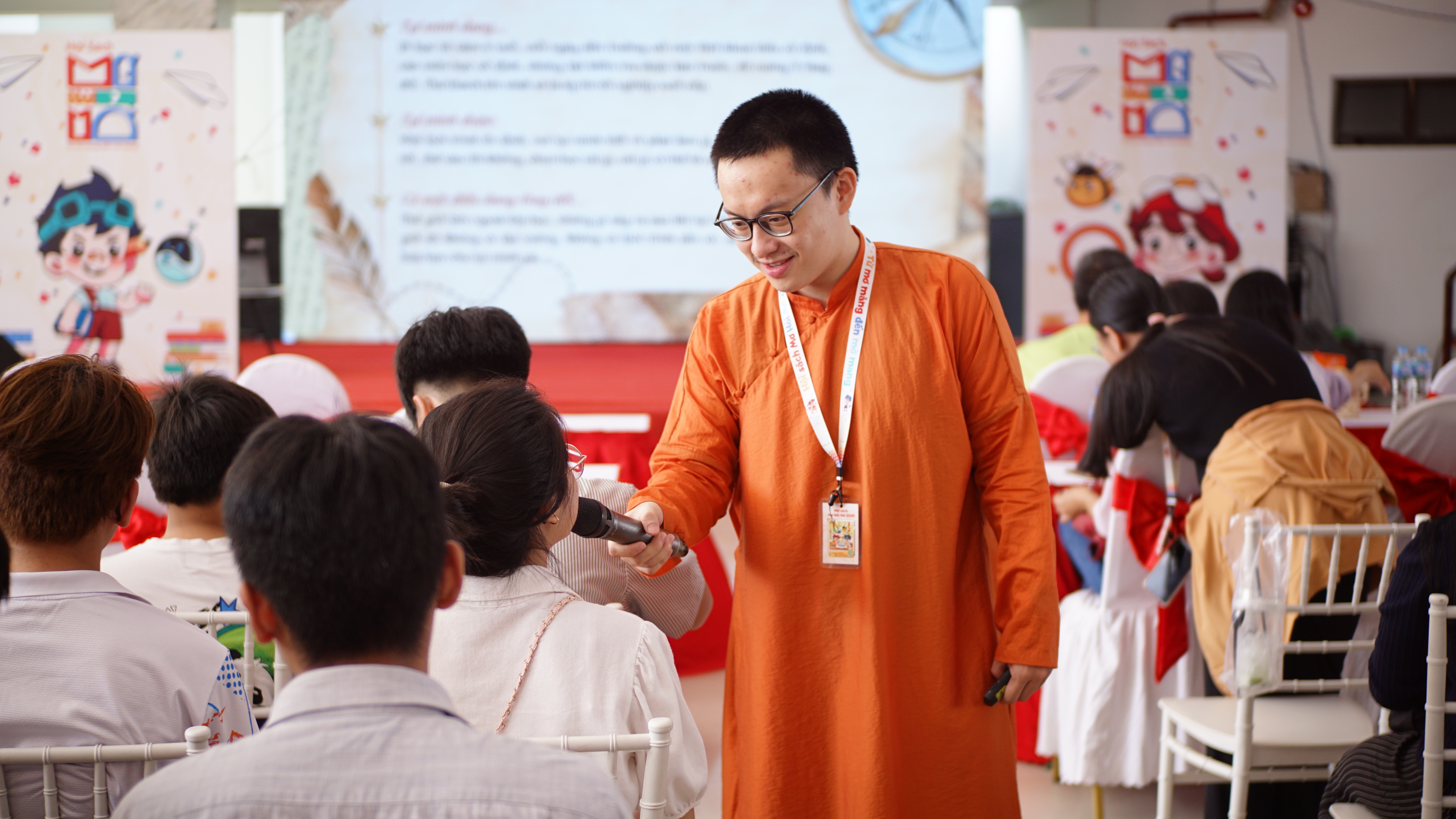 hoi sach sinh vien,  sinh vien Vinh Long,  Chuyen Ben Tre,  van hoa doc,  hoat dong doc anh 2