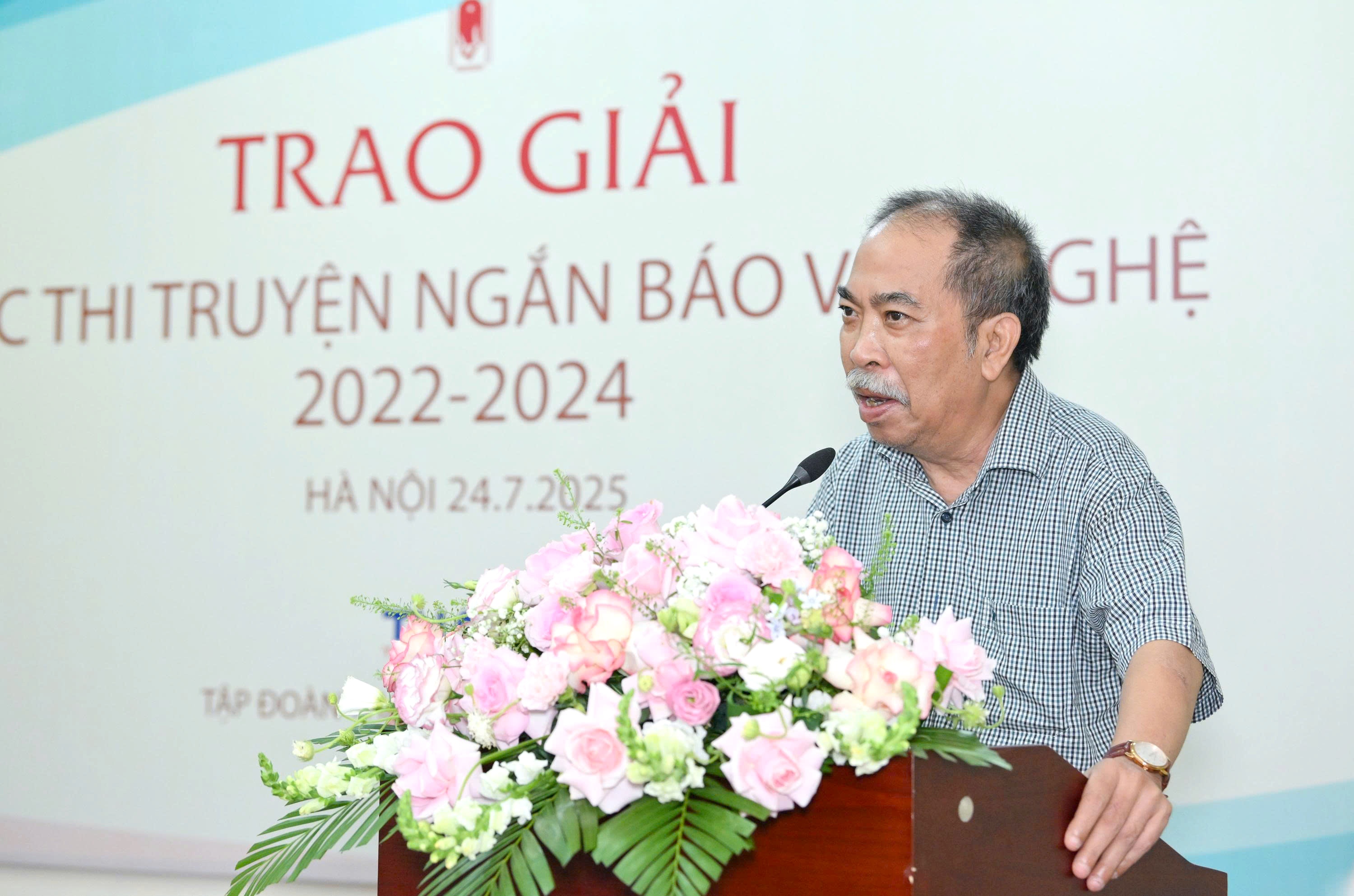 giai thuong van hoc,  bao van nghe,  giai thuong truyen ngan,  sang tac truyen ngan,  Ngo Tu Ngan,  Vu Ngoc Thu anh 2