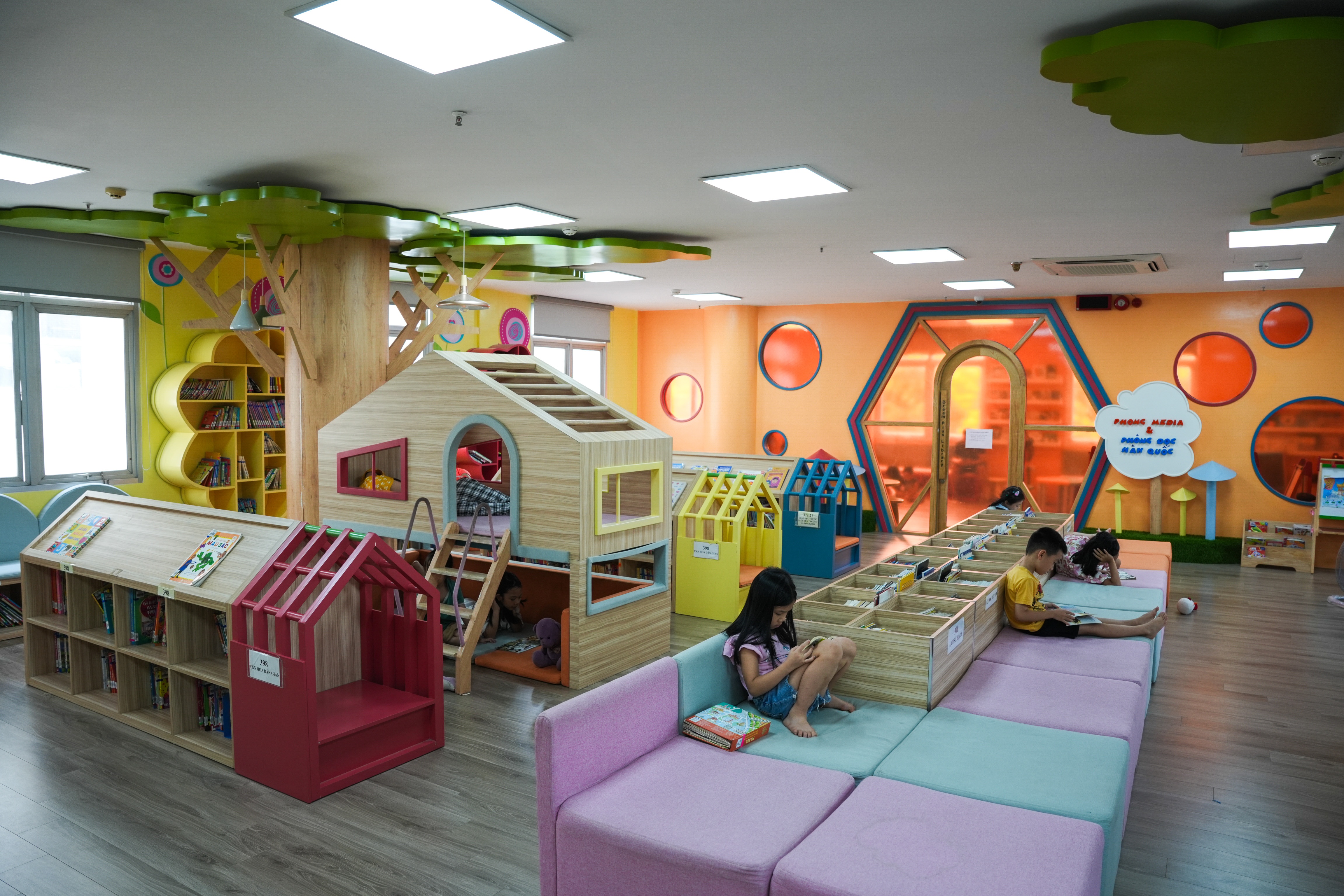 Thu vien Ha Noi,  thu vien,  khong gian hoc,  khong gian mien phi,  muon sach anh 6