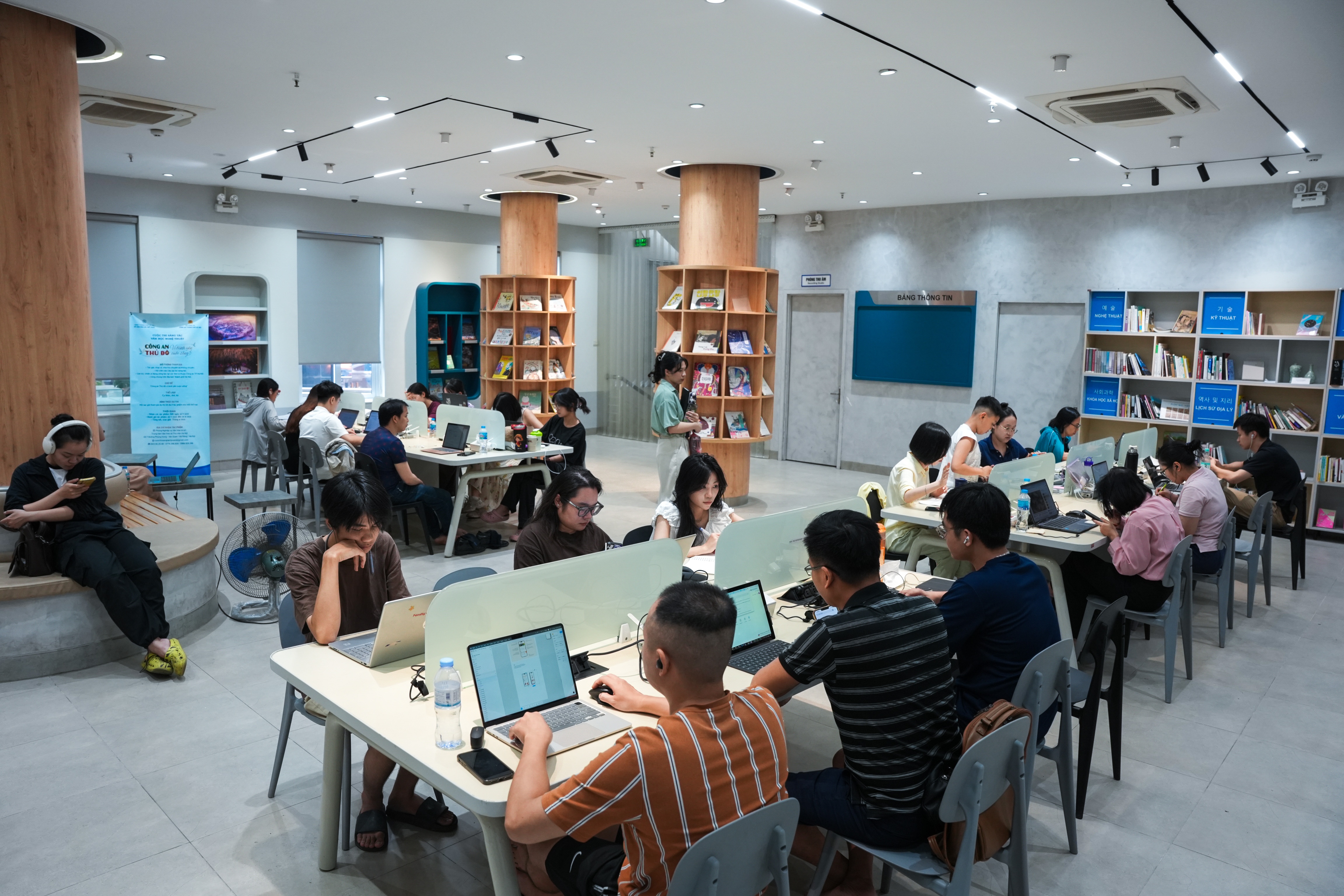 Thu vien Ha Noi,  thu vien,  khong gian hoc,  khong gian mien phi,  muon sach anh 4