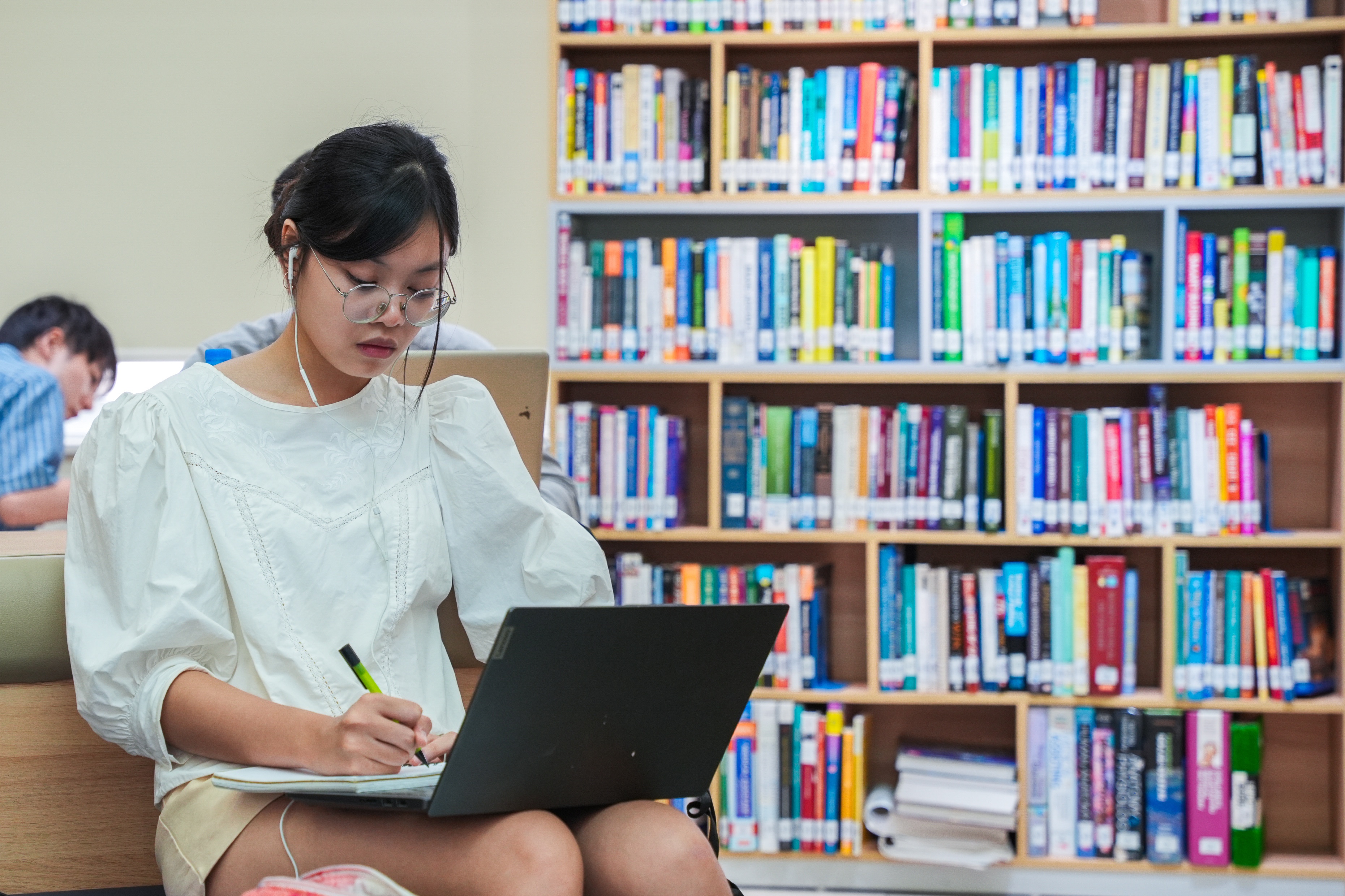 Thu vien Ha Noi,  thu vien,  khong gian hoc,  khong gian mien phi,  muon sach anh 20