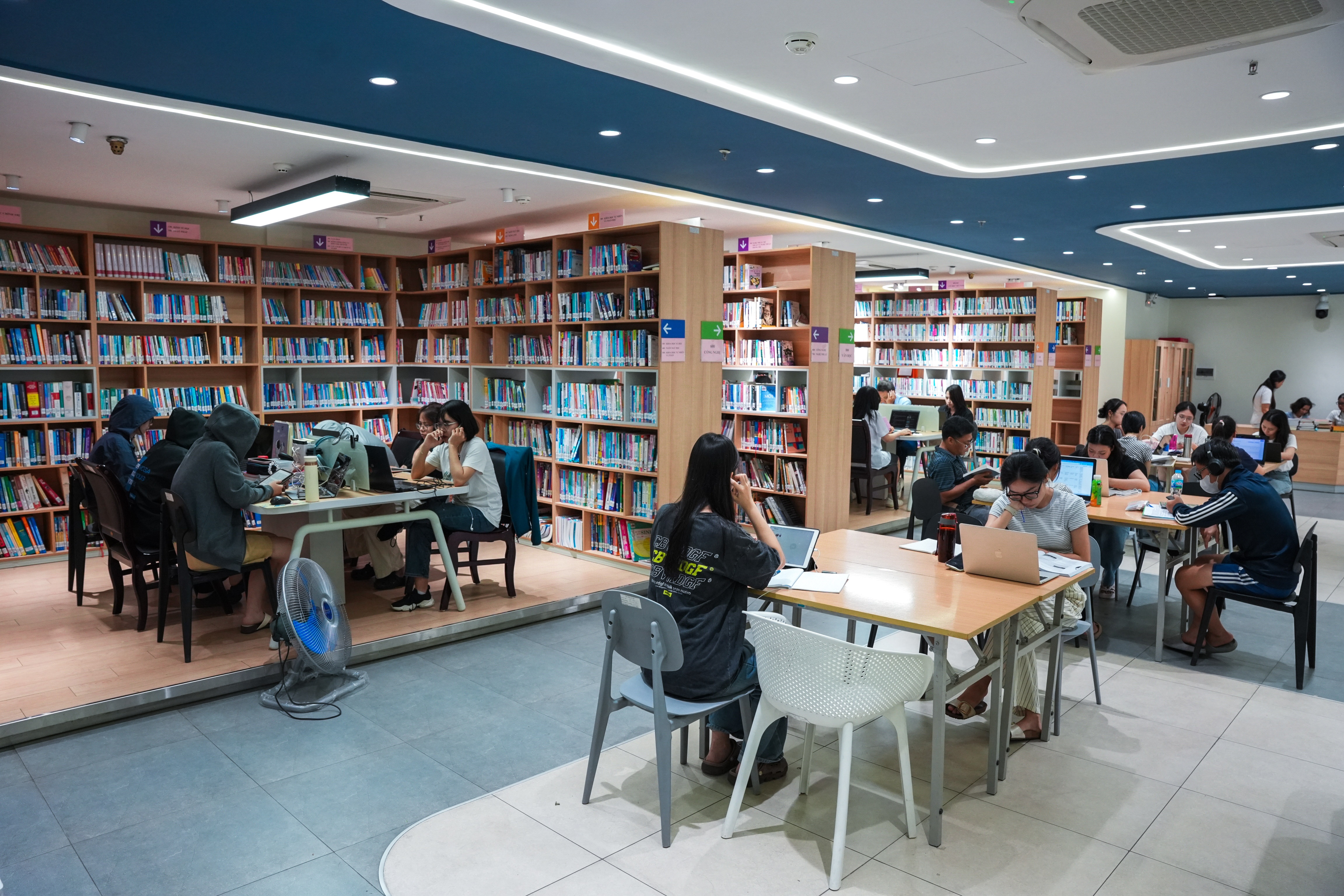 Thu vien Ha Noi,  thu vien,  khong gian hoc,  khong gian mien phi,  muon sach anh 18