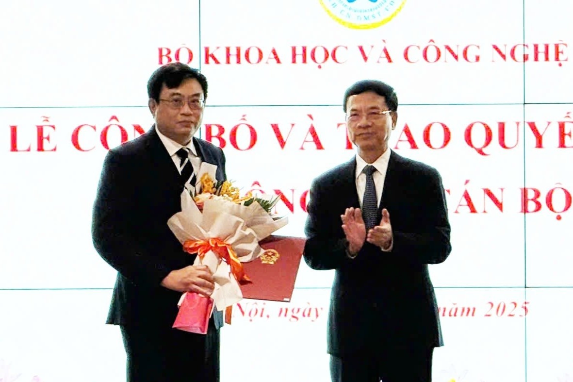 Bo nhiem Giam doc Nha xuat ban Khoa hoc - Cong nghe - Truyen thong hinh anh