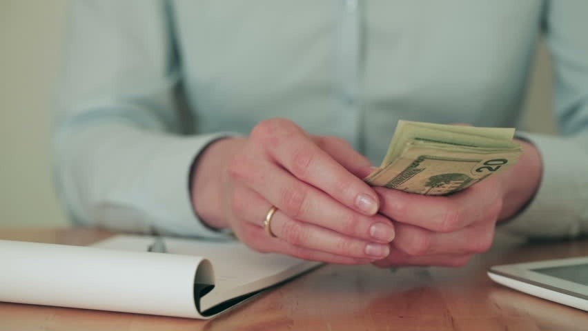 Nguoi Viet ghet noi ve tien, nhung khat tien? hinh anh