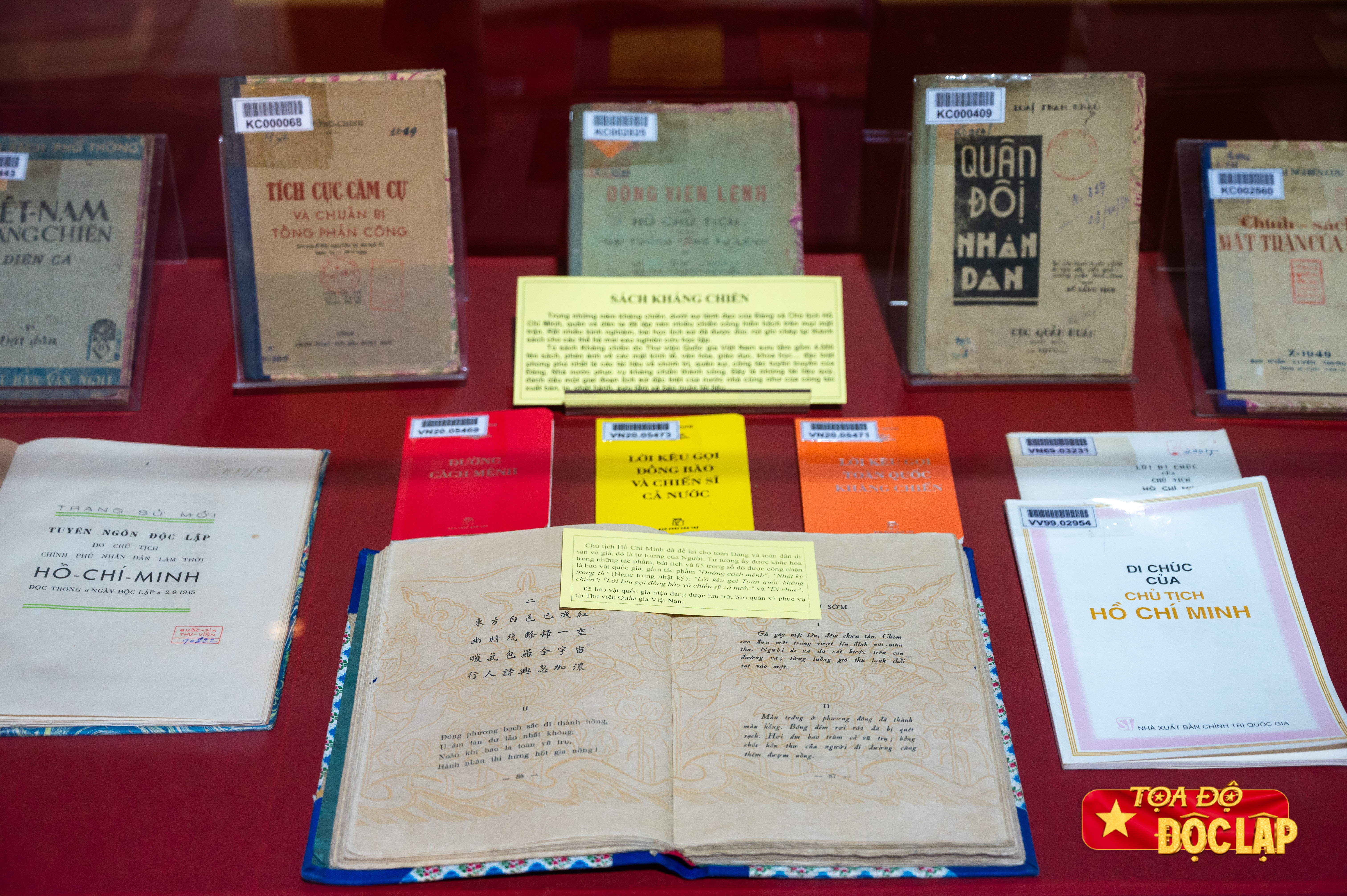 trien lam sach,  A80,  80 nam Xuat ban,  sach lich su,  thanh tuu dat nuoc,  Xuat ban Viet Nam anh 7