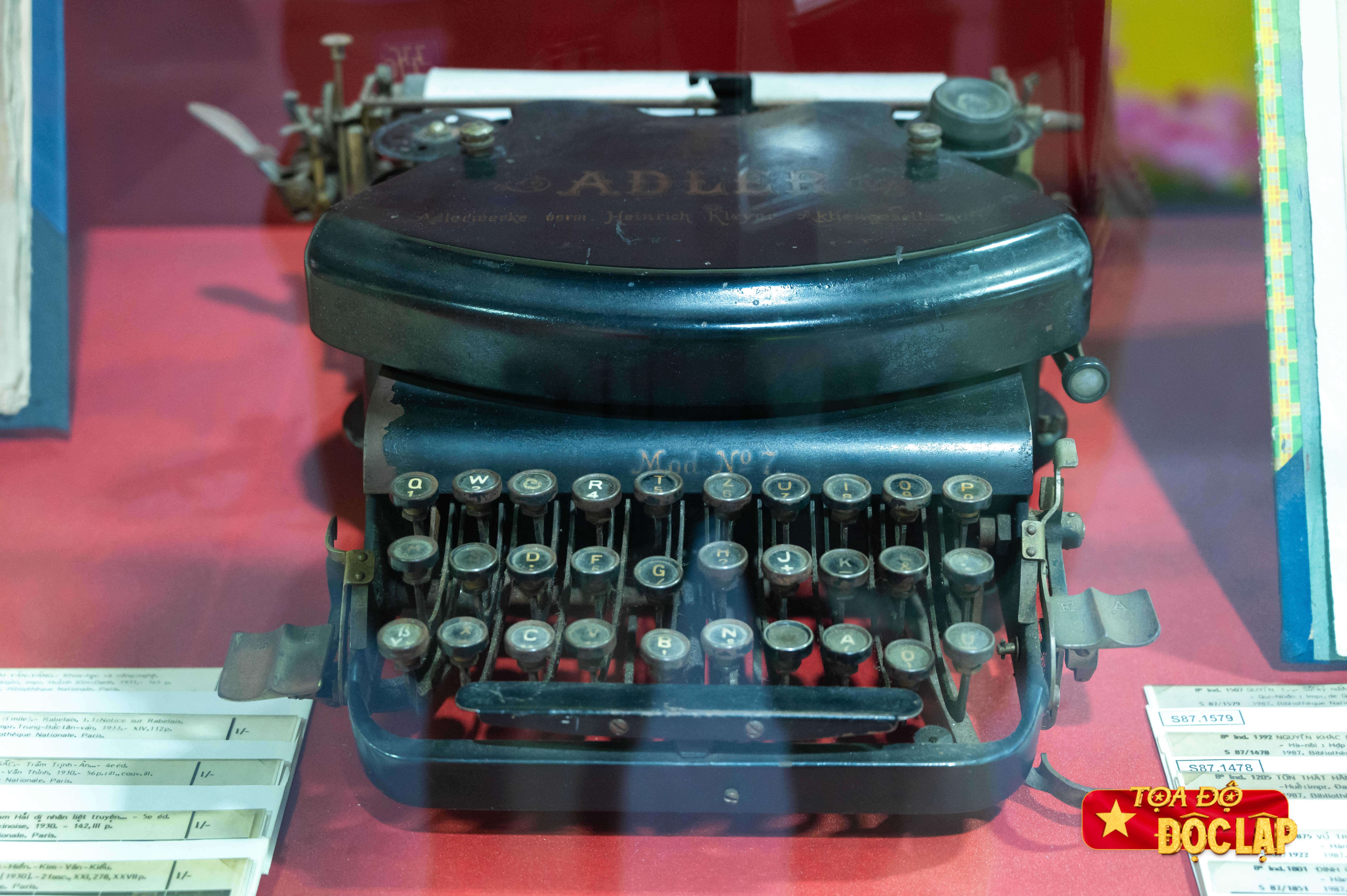 trien lam sach,  A80,  80 nam Xuat ban,  sach lich su,  thanh tuu dat nuoc,  Xuat ban Viet Nam anh 9