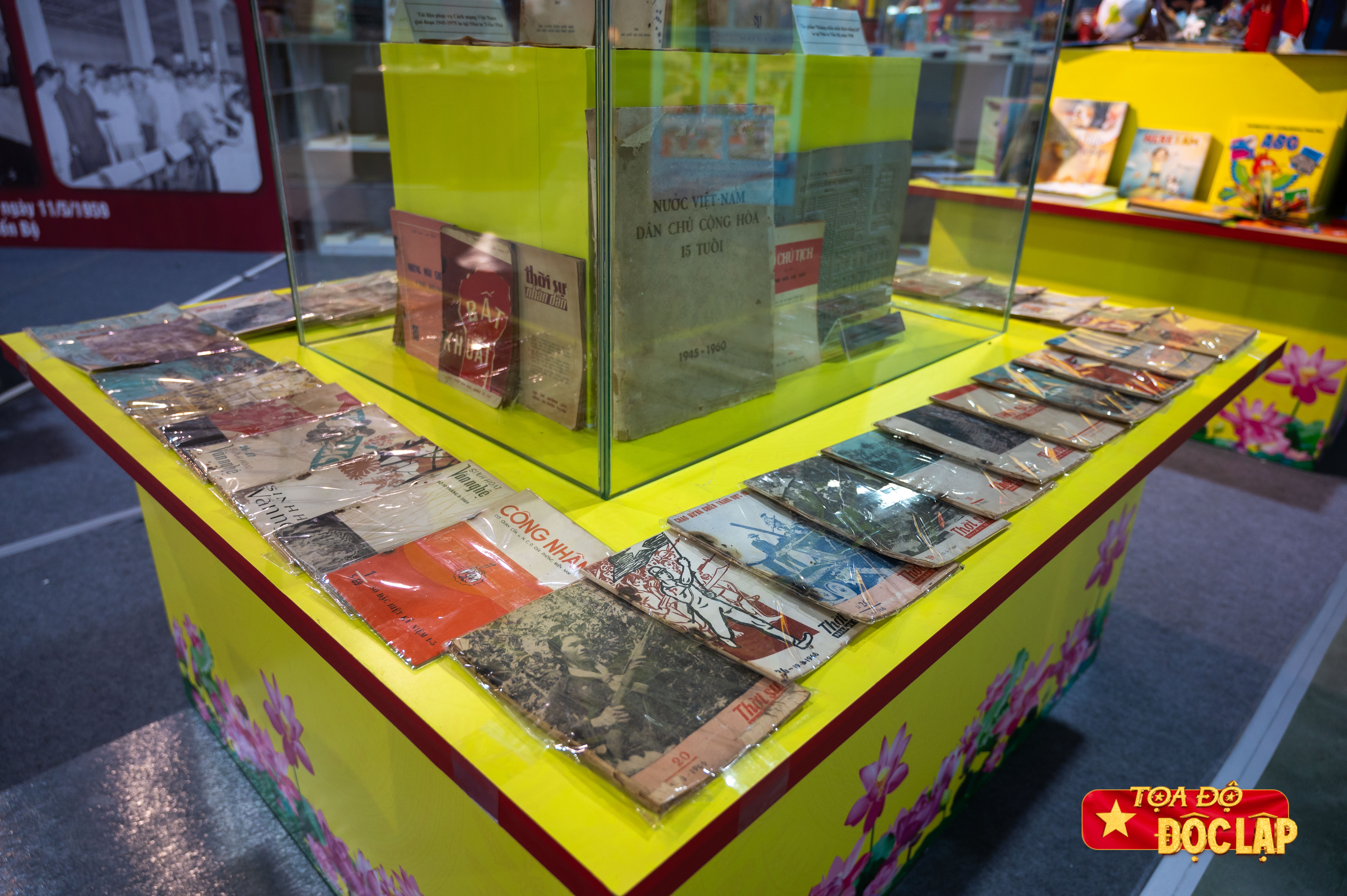 trien lam sach,  A80,  80 nam Xuat ban,  sach lich su,  thanh tuu dat nuoc,  Xuat ban Viet Nam anh 8