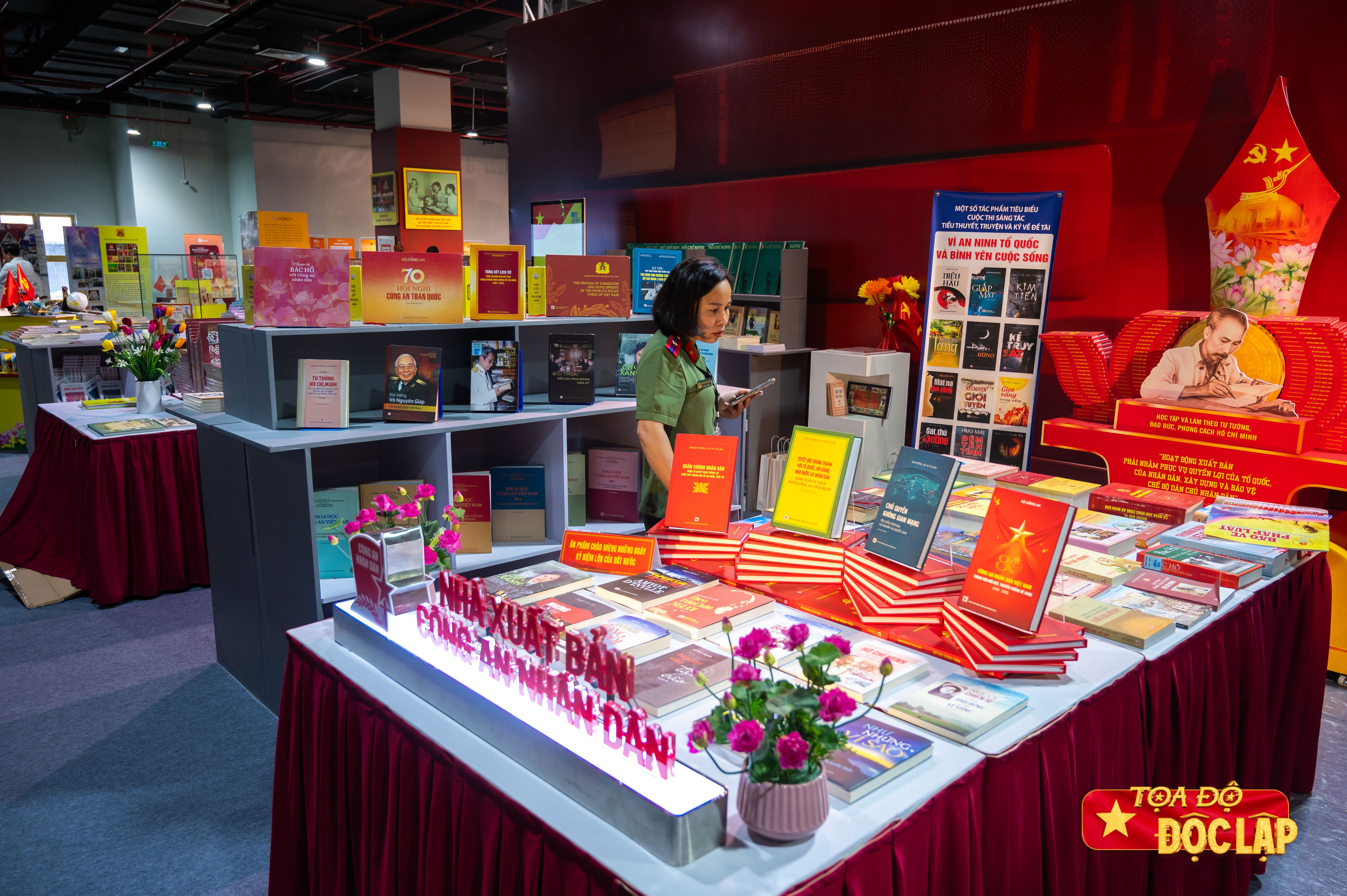 trien lam sach,  A80,  80 nam Xuat ban,  sach lich su,  thanh tuu dat nuoc,  Xuat ban Viet Nam anh 15