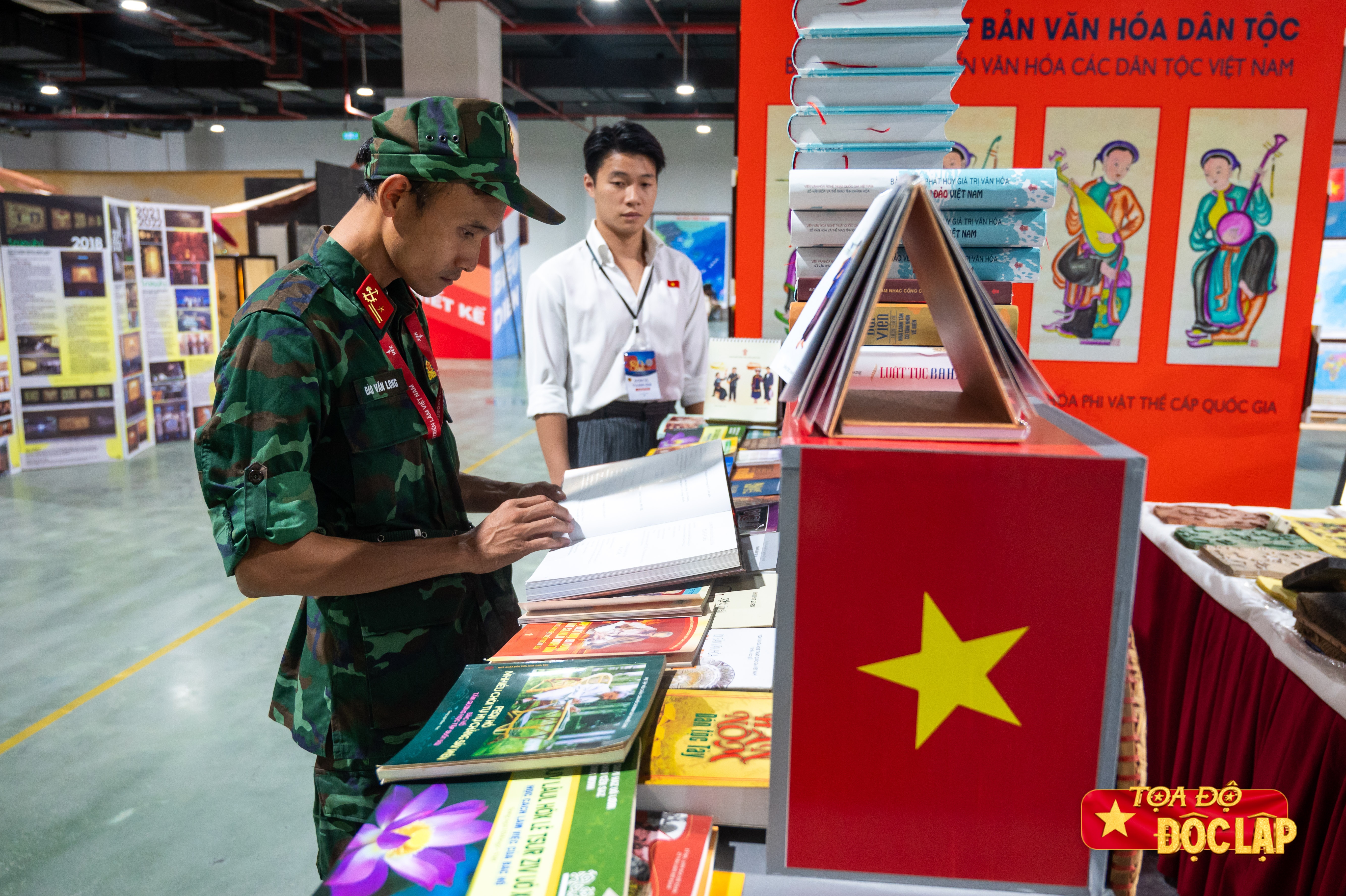 trien lam sach,  A80,  80 nam Xuat ban,  sach lich su,  thanh tuu dat nuoc,  Xuat ban Viet Nam anh 4