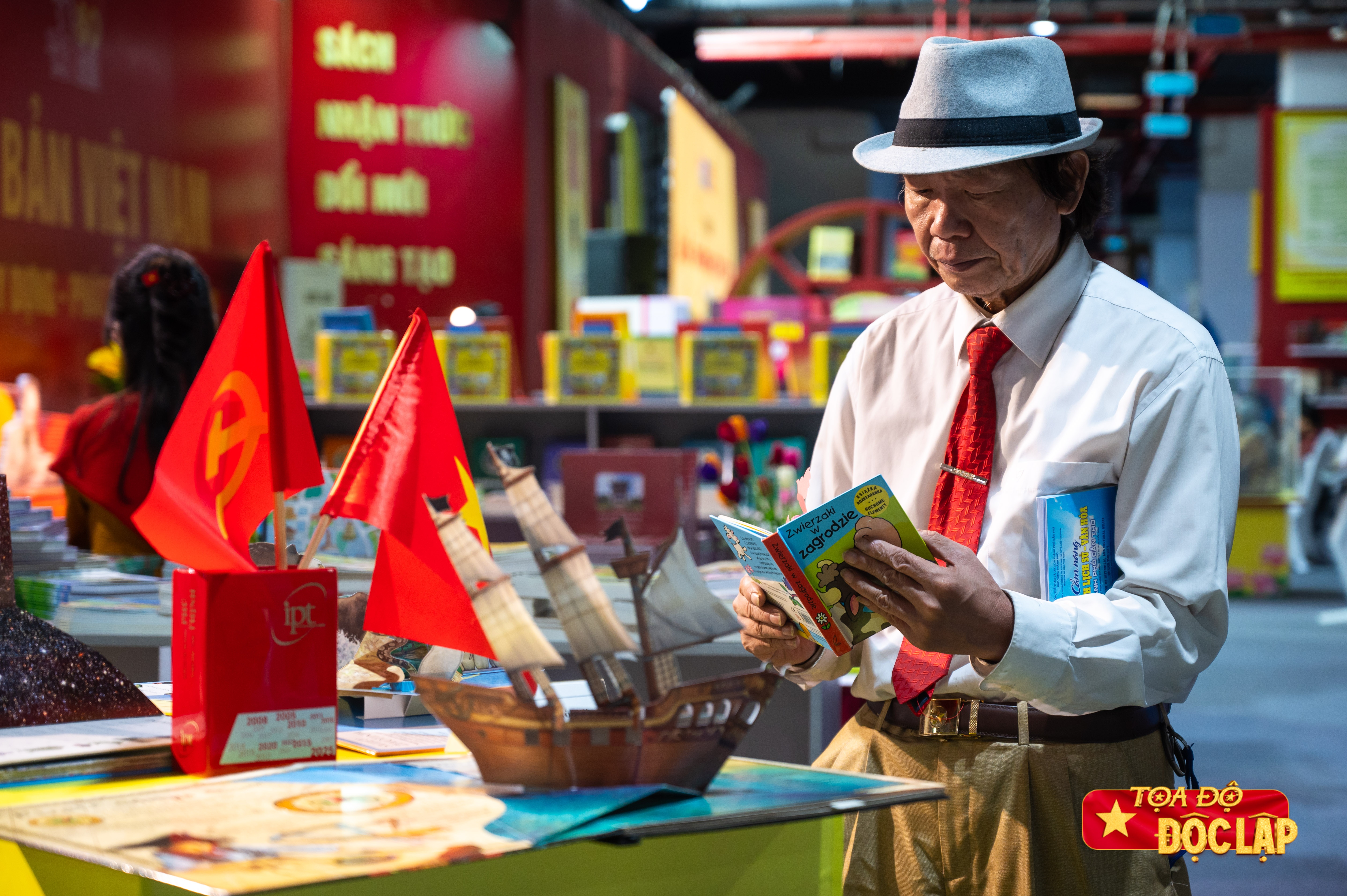 trien lam sach,  A80,  80 nam Xuat ban,  sach lich su,  thanh tuu dat nuoc,  Xuat ban Viet Nam anh 17