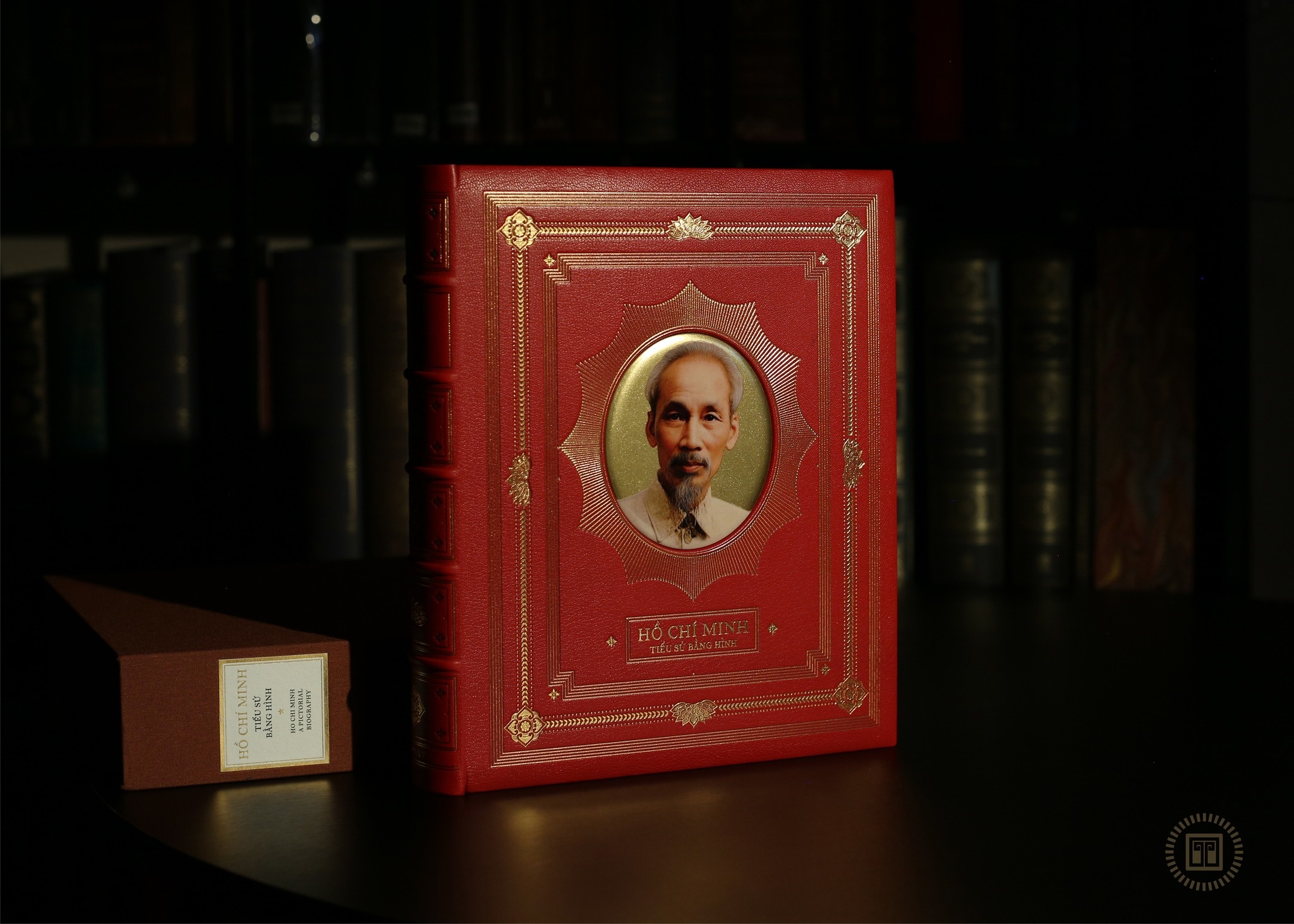 An pham dac biet chua 700 tu lieu anh quy hiem ve Chu tich Ho Chi Minh hinh anh