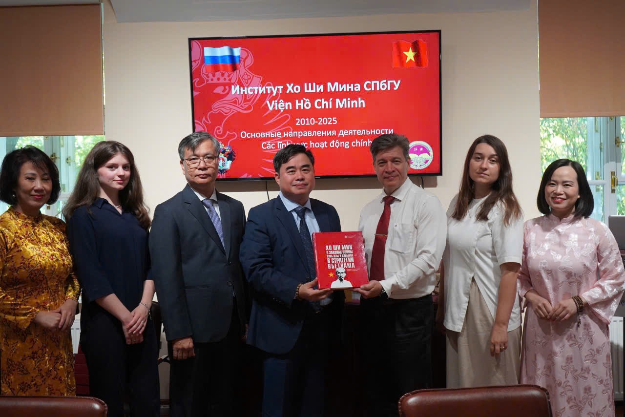 Giao su Nga,  A80,  Ky niem 80 nam,  80 nam Quoc Khanh,  Tong bi thu,  To Lam anh 6