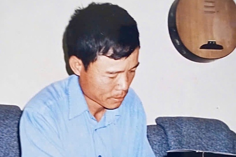 'Nhung nguoi linh lam sach': Cuoc chien dau bang con chu hinh anh