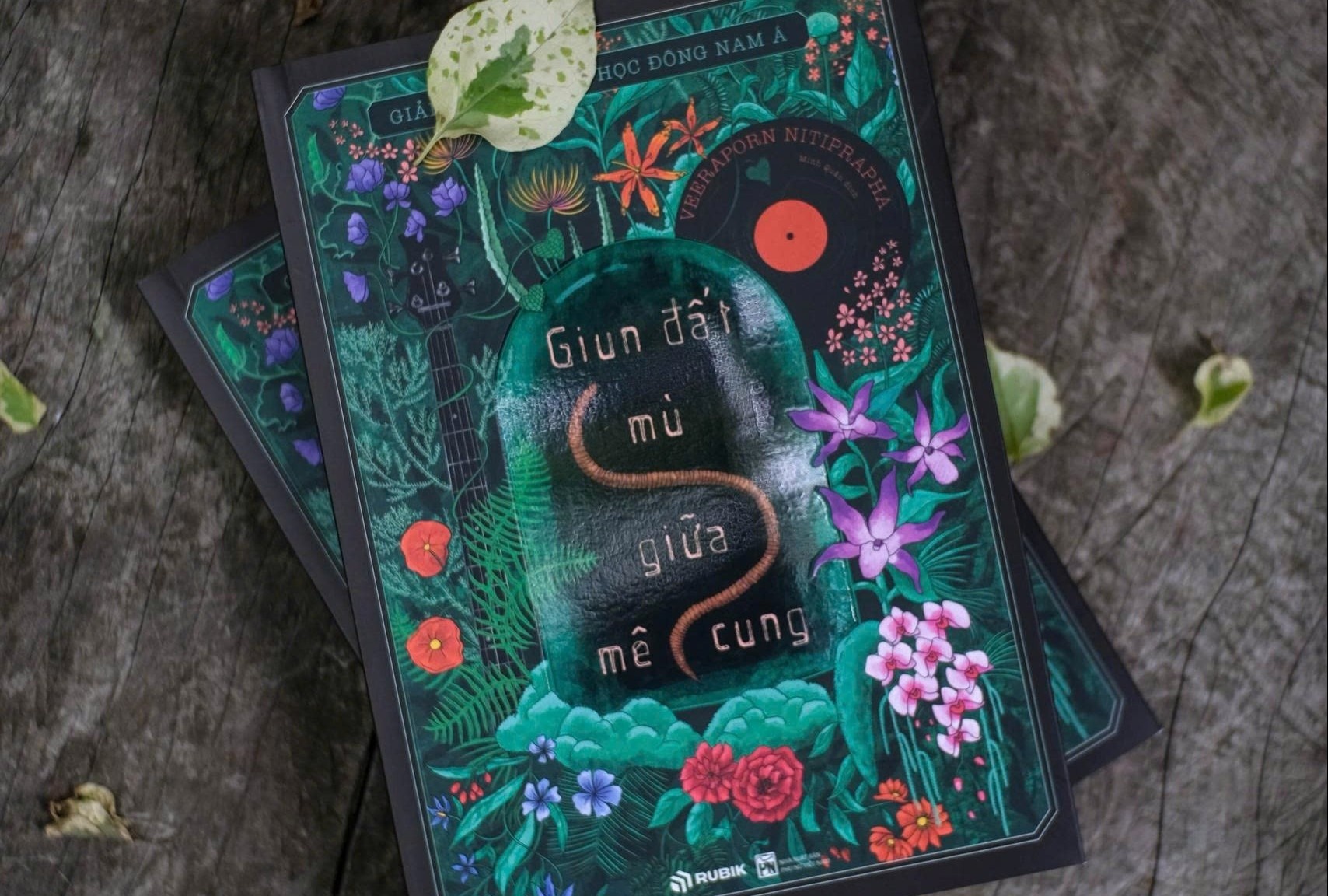 Tieu thuyet Thai Lan cua nu nha van 2 lan doat giai Van hoc Dong Nam A hinh anh