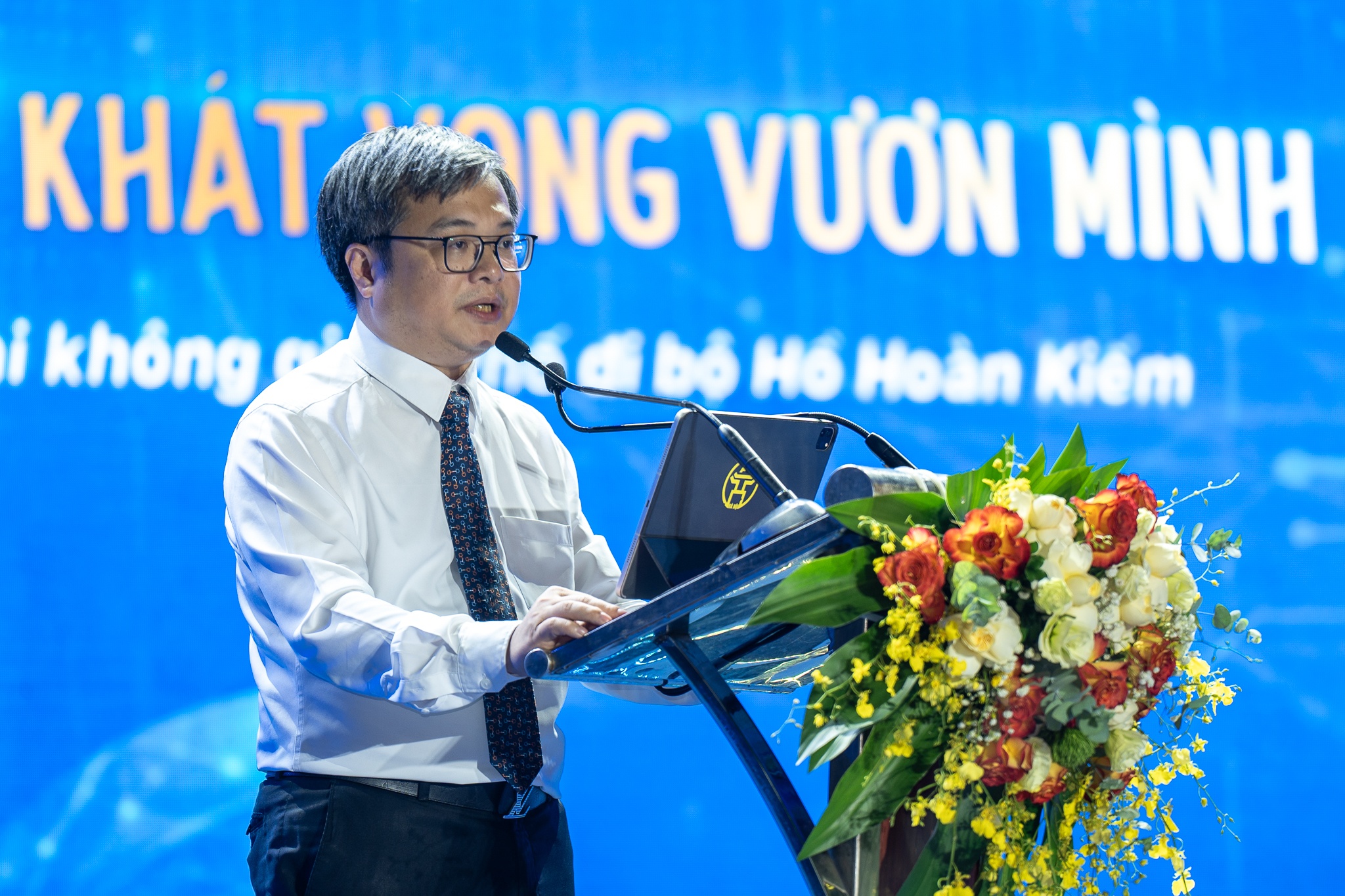 khai mac Hoi sach,  Hoi sach Ha Noi,  pho di bo,  Ho Guom,  hoi sach cuoi nam,  su kien sach anh 2