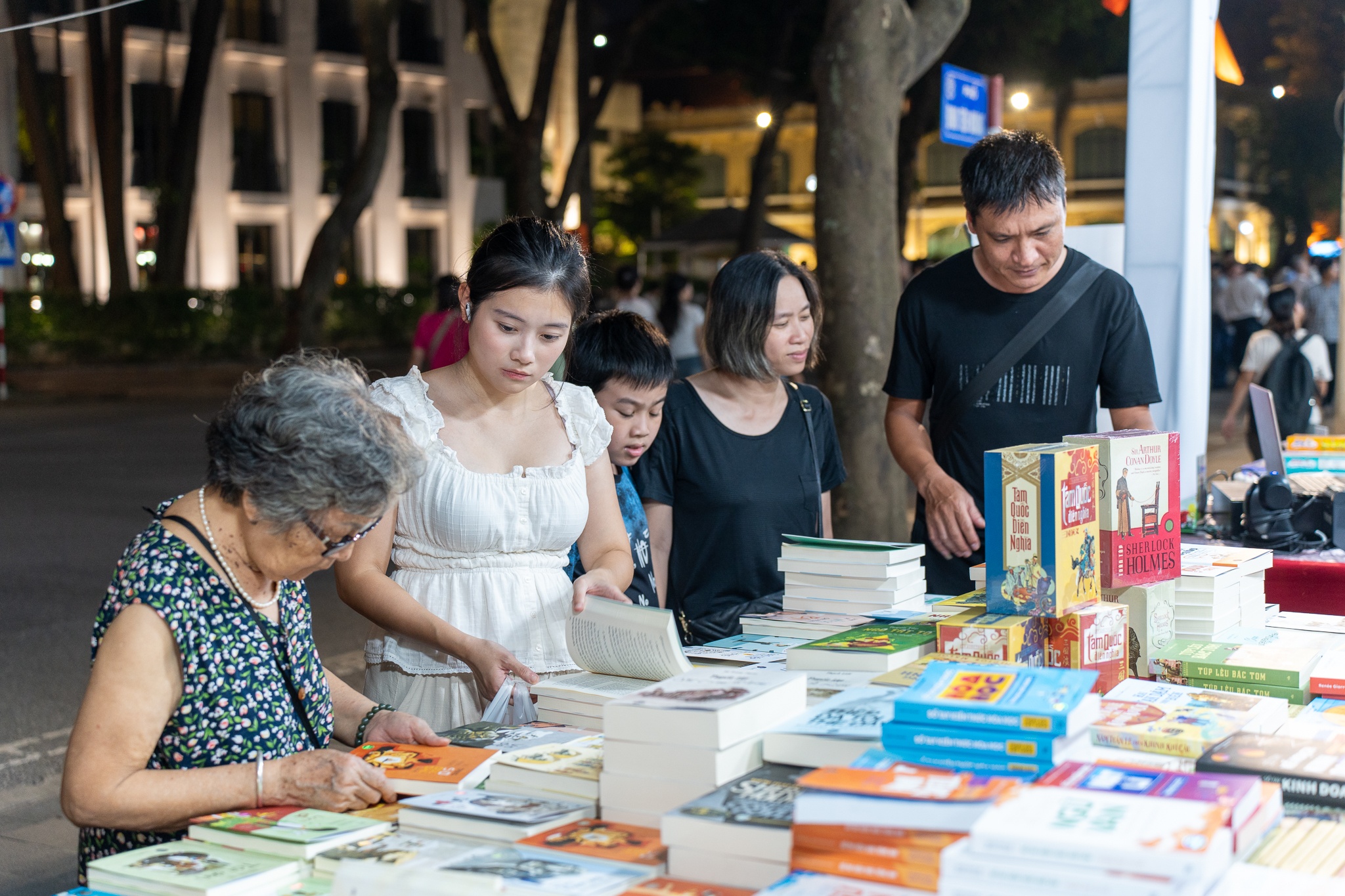 khai mạc Hội sách, Hội sách Hà Nội, phố đi bộ, Hồ Gươm, hội sách cuối năm, sự kiện sách ảnh 8 khai mac Hoi sach, Hoi sach Ha Noi, pho di bo, Ho Guom, hoi sach cuoi nam, su kien sach anh 8