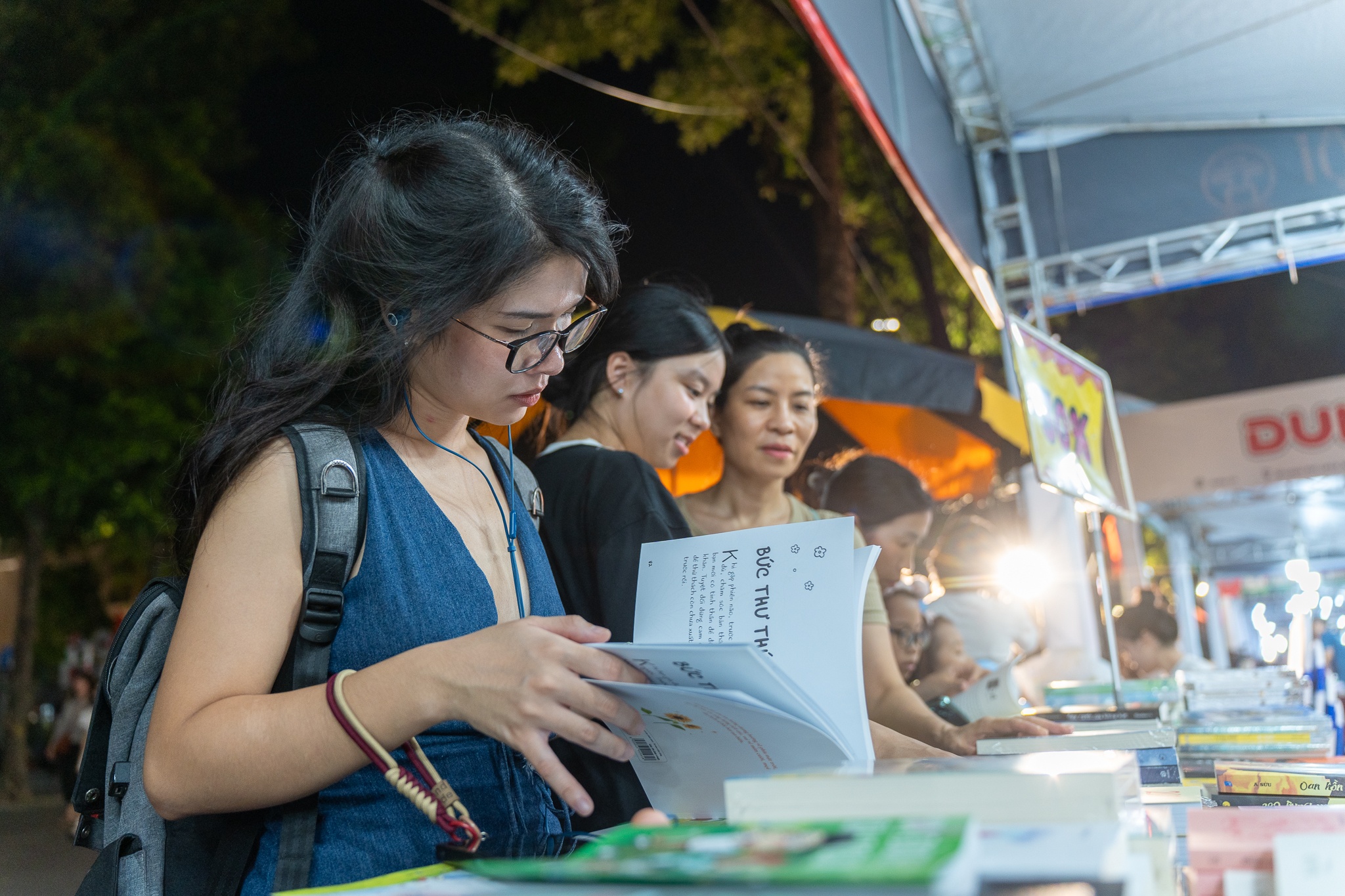 khai mạc Hội sách, Hội sách Hà Nội, phố đi bộ, Hồ Gươm, hội sách cuối năm, sự kiện sách ảnh 10 khai mac Hoi sach, Hoi sach Ha Noi, pho di bo, Ho Guom, hoi sach cuoi nam, su kien sach anh 10