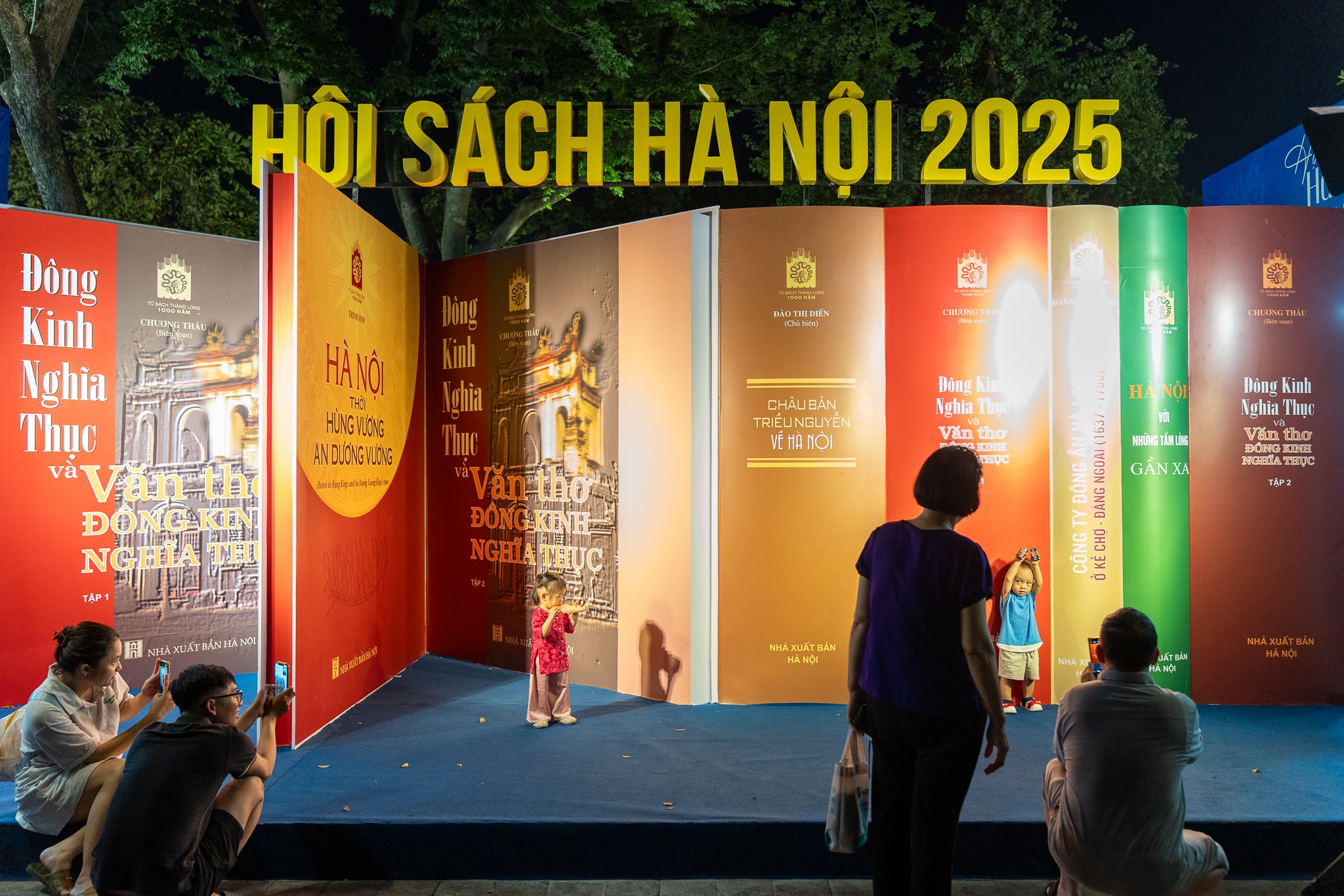 khai mạc Hội sách, Hội sách Hà Nội, phố đi bộ, Hồ Gươm, hội sách cuối năm, sự kiện sách ảnh 11 khai mac Hoi sach, Hoi sach Ha Noi, pho di bo, Ho Guom, hoi sach cuoi nam, su kien sach anh 11