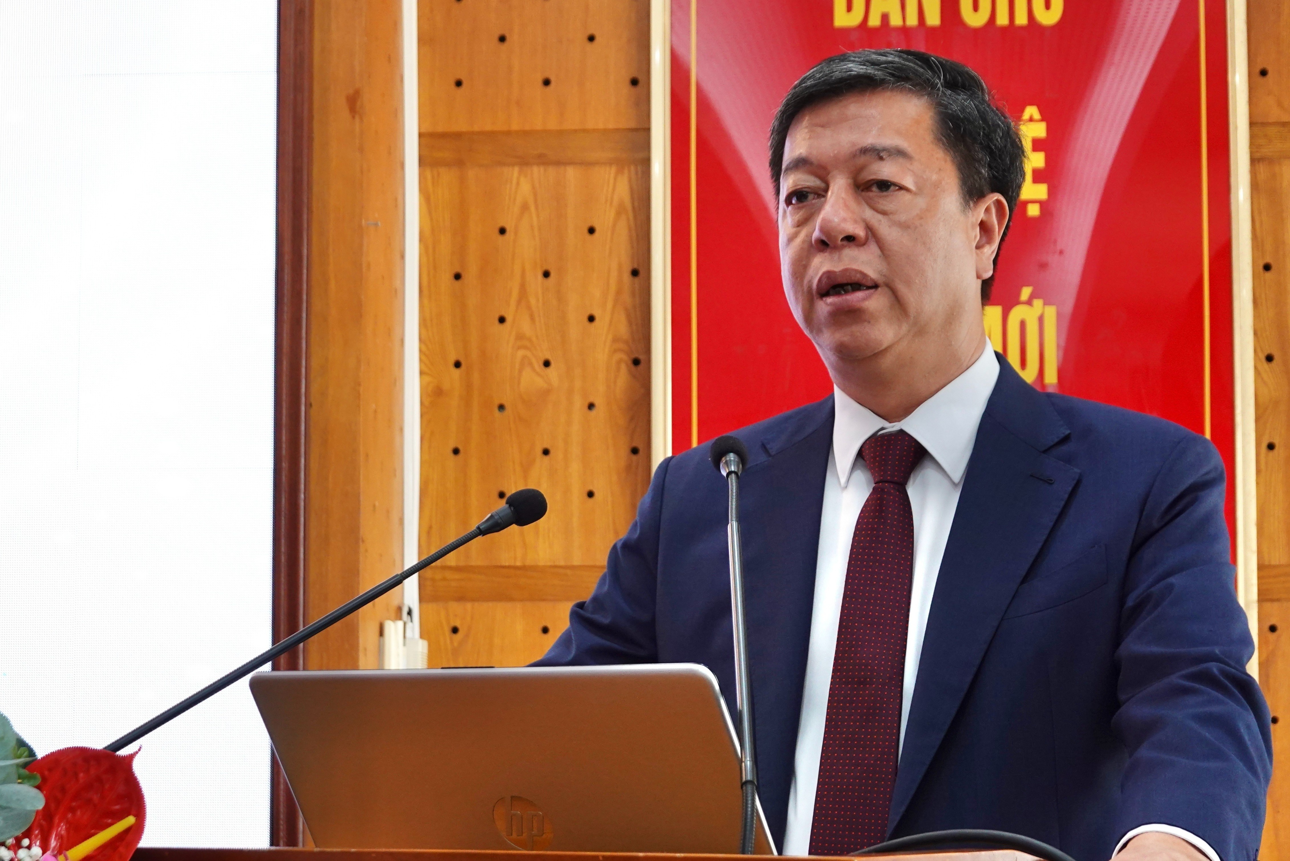 Sach hay ma truyen thong kem, khac gi ‘ao gam di dem’? hinh anh