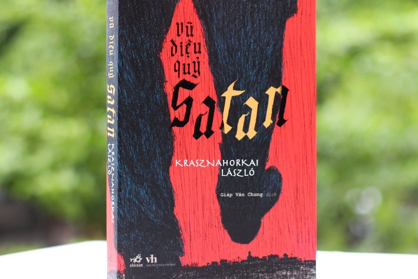 Sach cua tac gia doat giai Nobel chay hang hinh anh