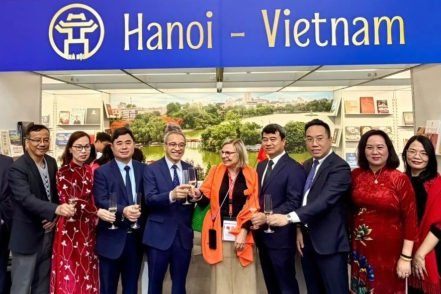 Khai mac Khong gian Sach Viet Nam tai Hoi sach Frankfurt hinh anh