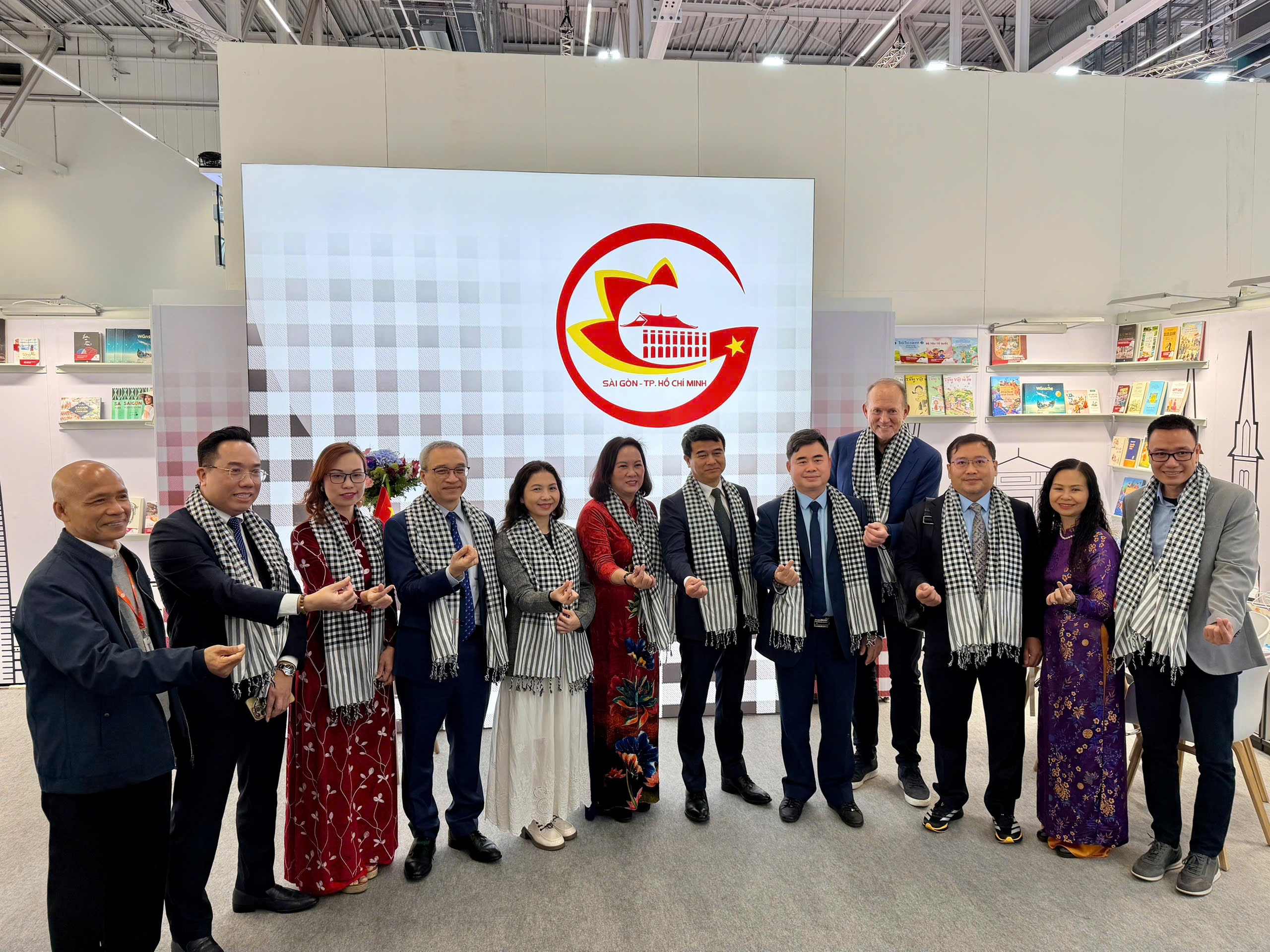 Frankfurt,  khong gian sach Viet,  hoi sach Duc,  hoi sach Frankfurt,  sach Viet Nam anh 6