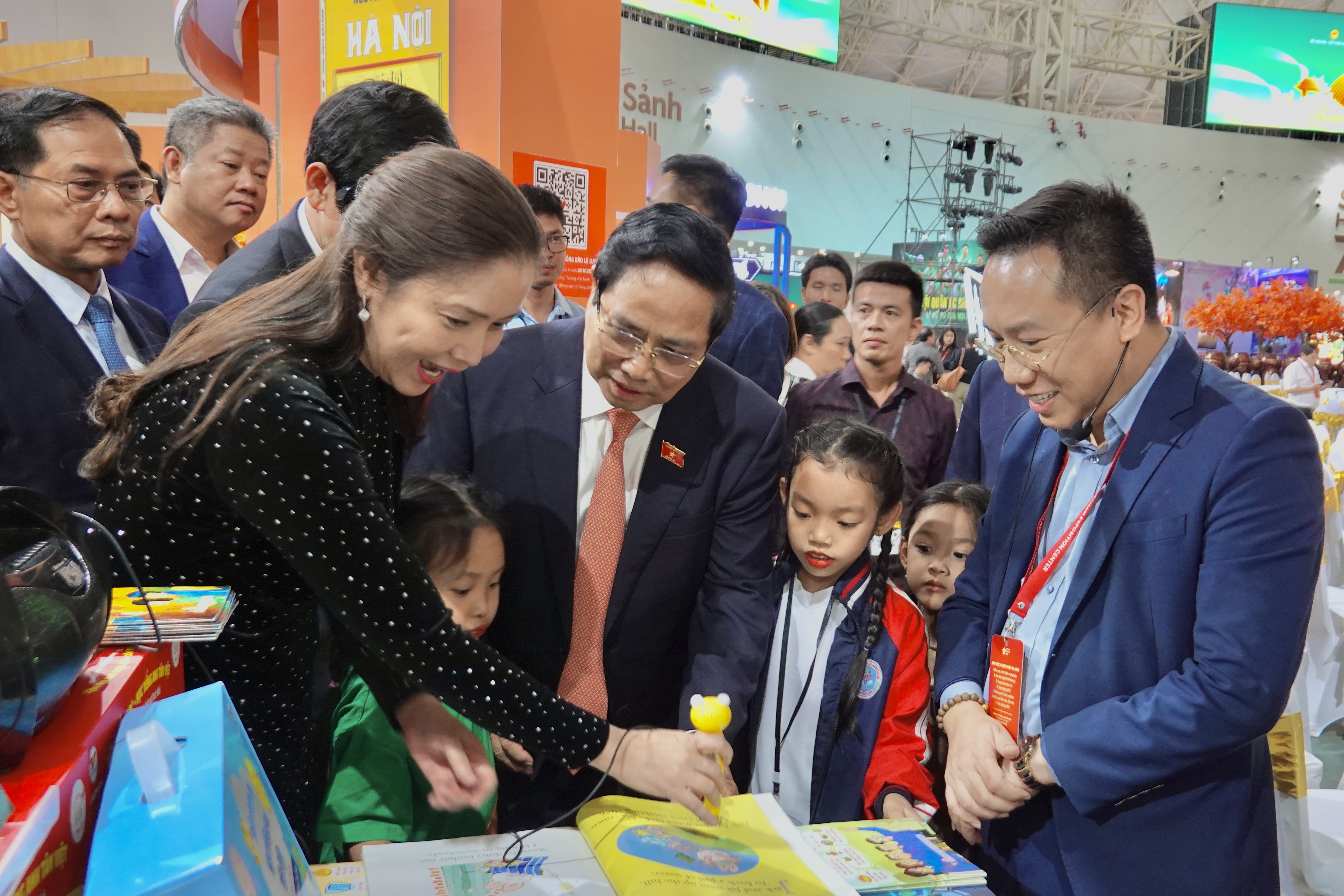 Thủ tướng, Phạm Minh Chính, Hội chợ Mùa thu, hội chợ công thương, buôn bán hàng hóa, hội chợ ảnh 8 Thu tuong, Pham Minh Chinh, Hoi cho Mua thu, hoi cho cong thuong, buon ban hang hoa, hoi cho anh 8