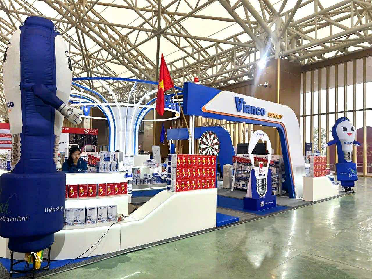 Thu tuong,  Pham Minh Chinh,  Hoi cho Mua thu,  hoi cho cong thuong,  buon ban hang hoa,  hoi cho anh 13