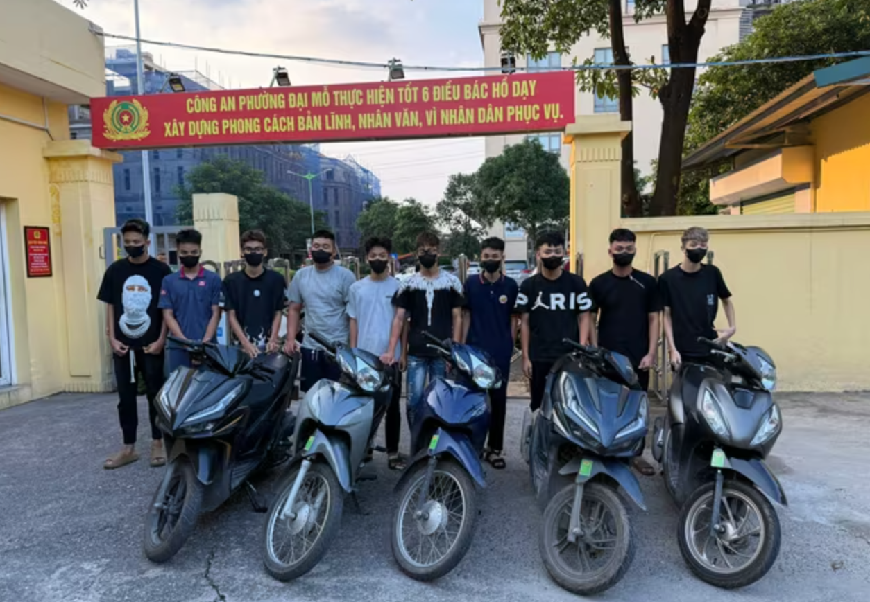 quái xế,  bốc đầu,  bốc đầu xe máy,  lạng lách,  đánh vóng,  gây rối trật tự ảnh 2 quai xe,  boc dau,  boc dau xe may,  lang lach,  danh vong,  gay roi trat tu anh 2