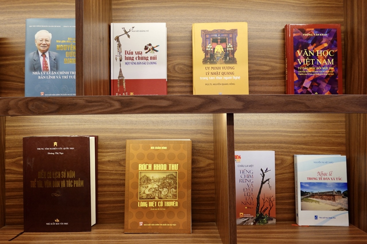 Sach Quoc gia,  sach yeu thich,  sach ban chay,  sach dat giai thuong,  giai thuong sach anh 2