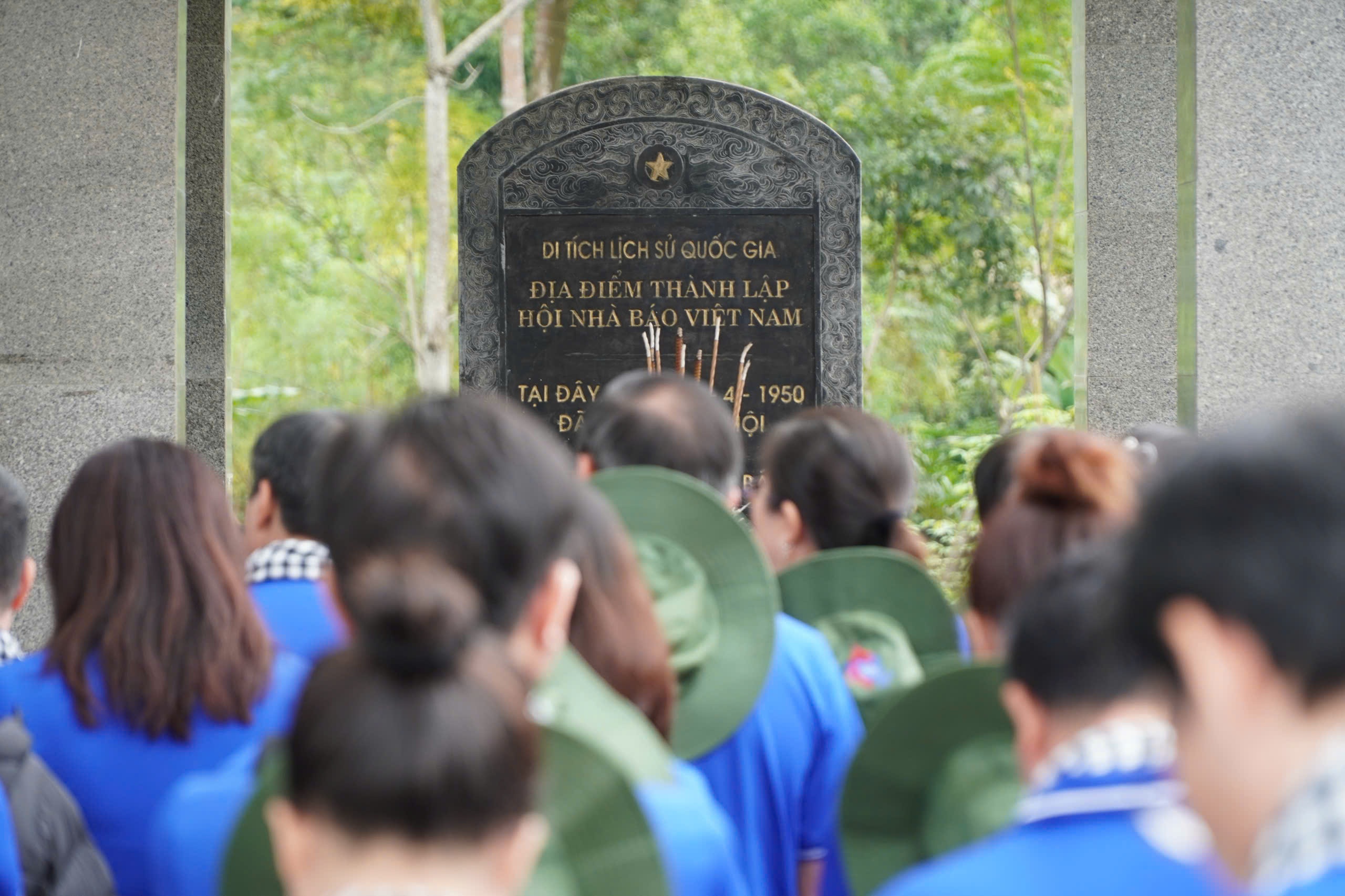 hanh trinh ve nguon anh 5