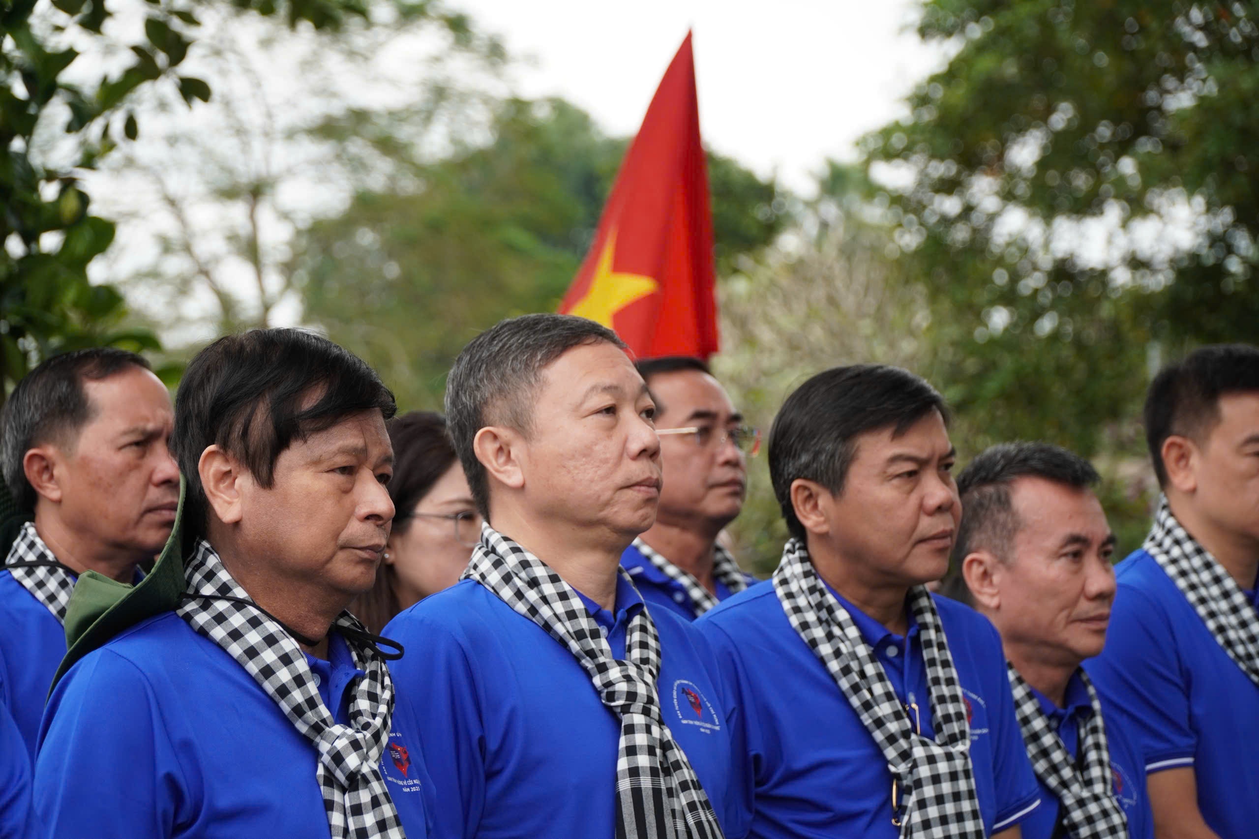 hanh trinh ve nguon anh 2