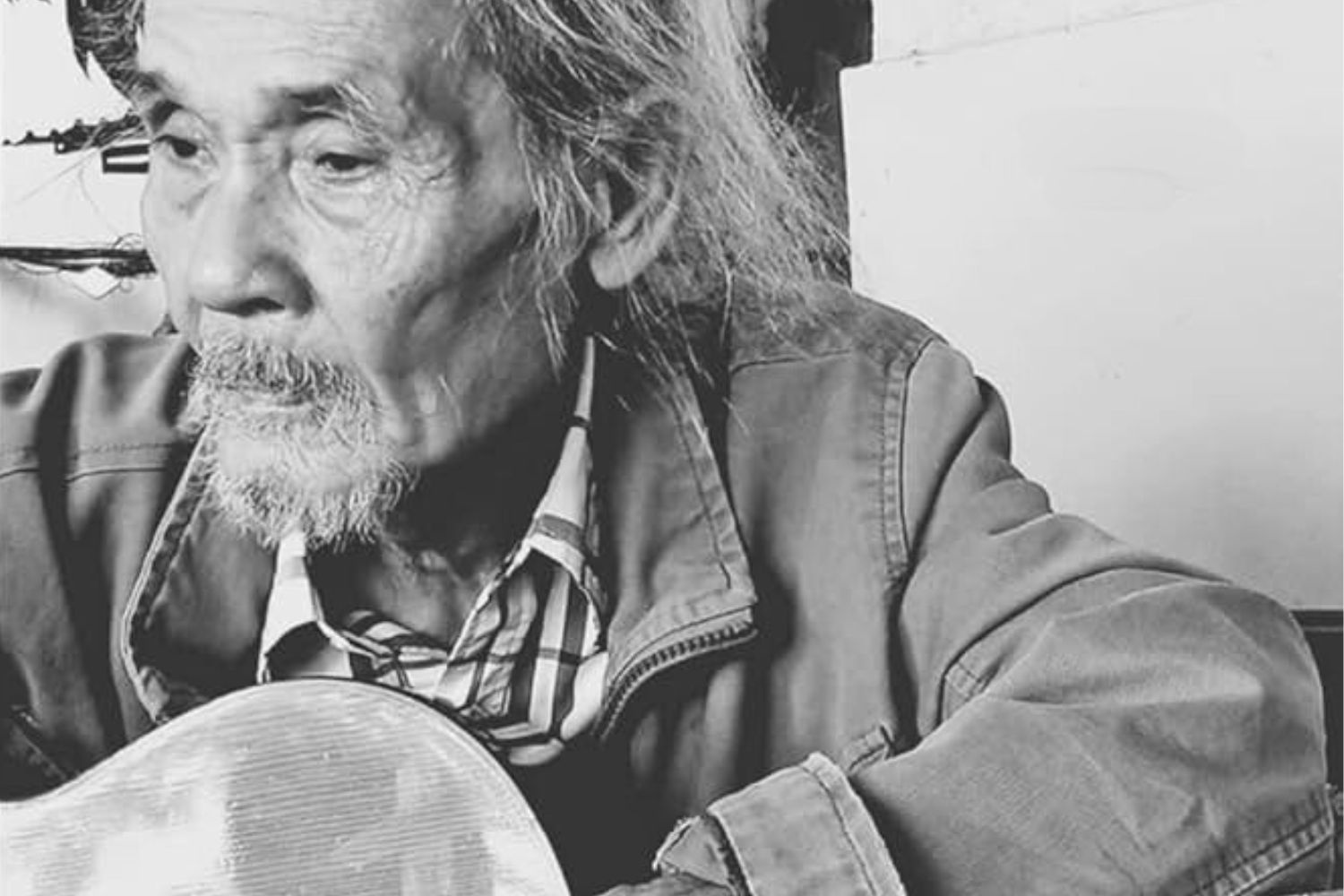 Nha tho 'Hoang tu be' Nguyen Quang Tan qua doi hinh anh