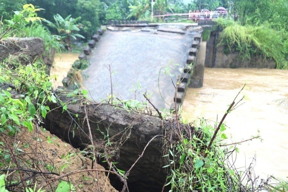 Lam cau tam, khac phuc tinh trang chia cat ho dan do sap cau Cay Sung hinh anh
