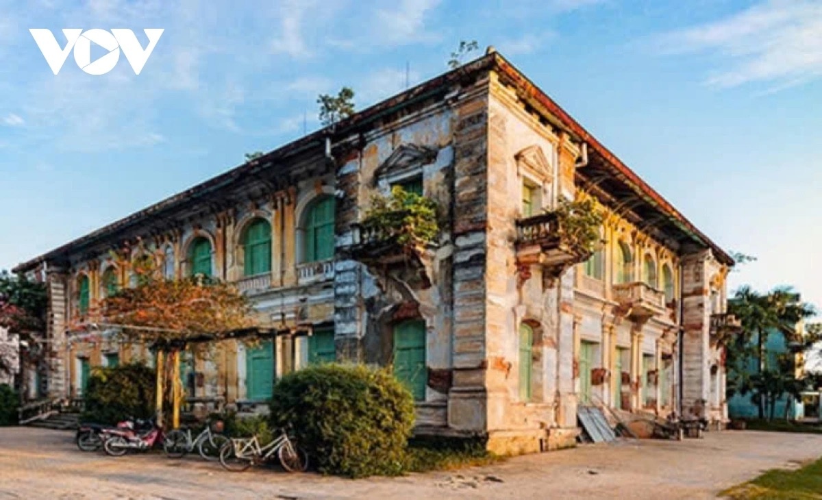 dinh tinh truong Go Cong anh 1